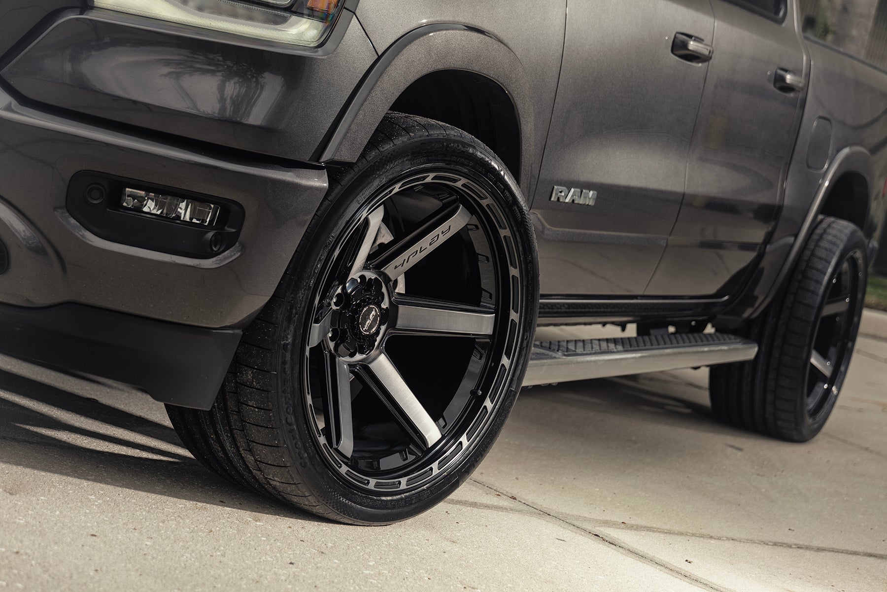 4PLAY 4P63-24120-6D55-44BBT Gen3 24x12 6x135mm & 6x5.5" -44et in Brushed Black