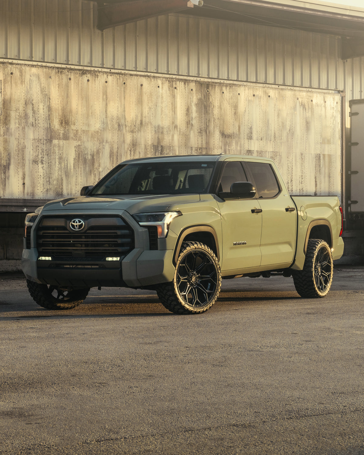 4PLAY 4P83-24100-6D55-18BBT Gen3 24x10 6x135mm & 6x5.5" +18et in Brushed Black