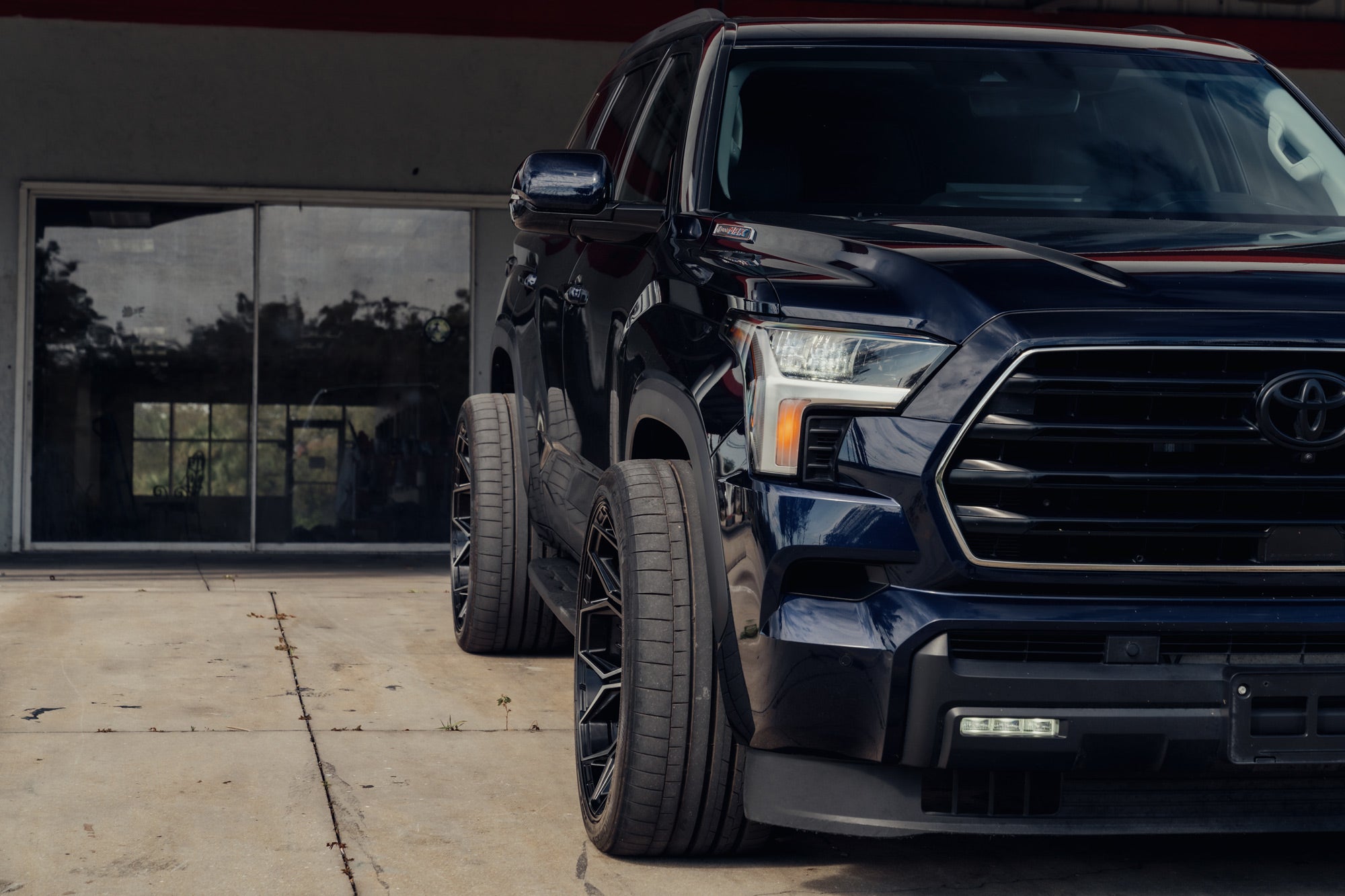 4PLAY 4P83-24120-6D55-44BBT Gen3 24x12 6x135mm & 6x5.5" -44et in Brushed Black