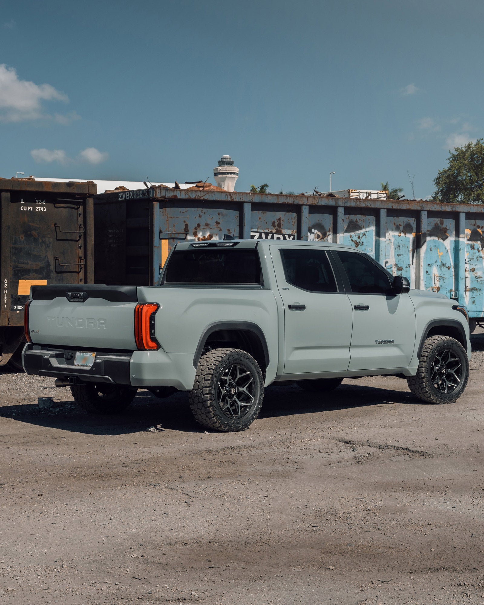 4PLAY 4P06-22100-6D55-18B1 Gen3 22x10 6x5.5 & 6x135mm -18et in Satin Black
