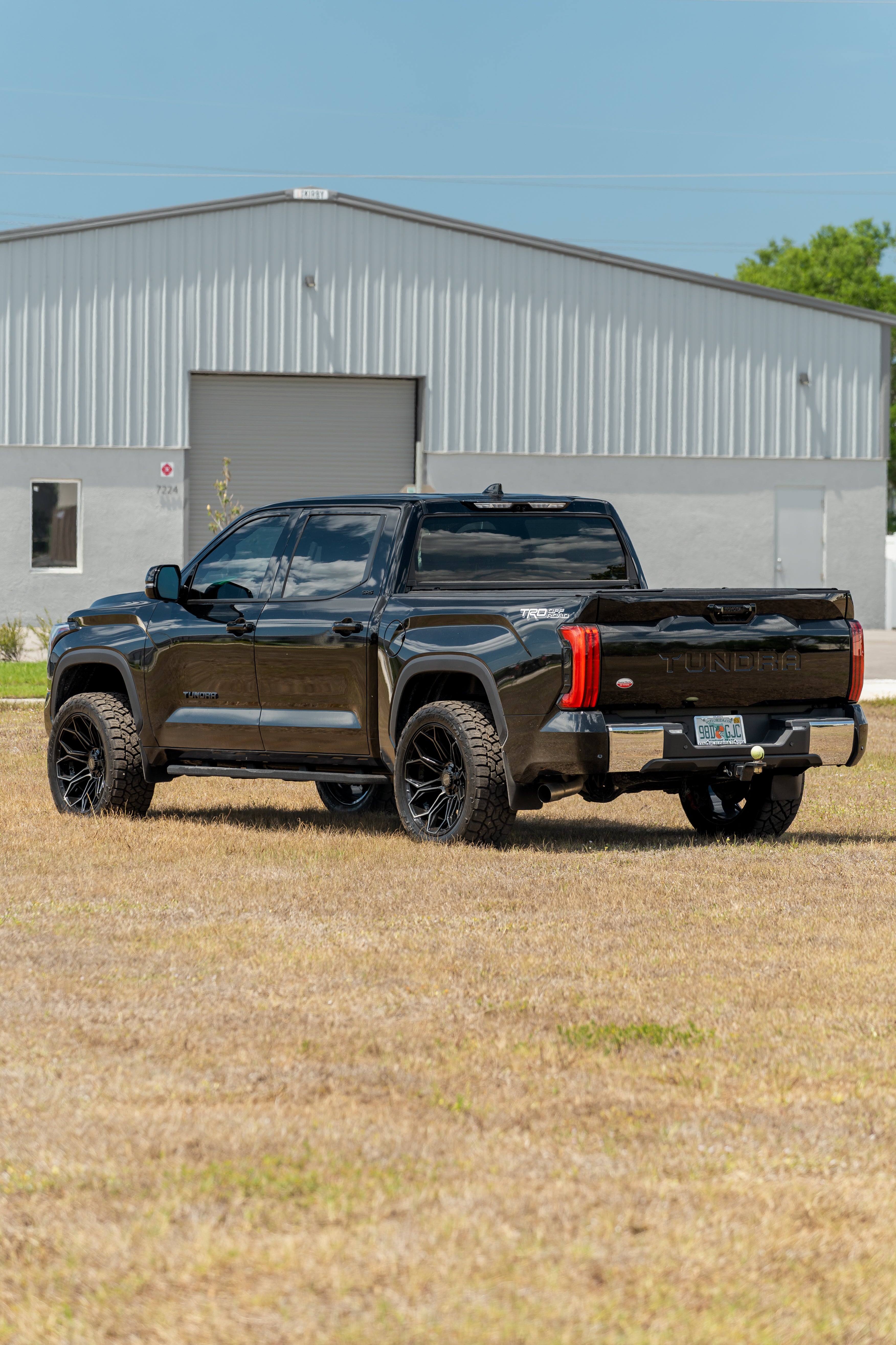 4PLAY 4P83-22100-5D55-18BBT Gen3 22x10 5x5" & 5x5.5" -18et in Brushed Black