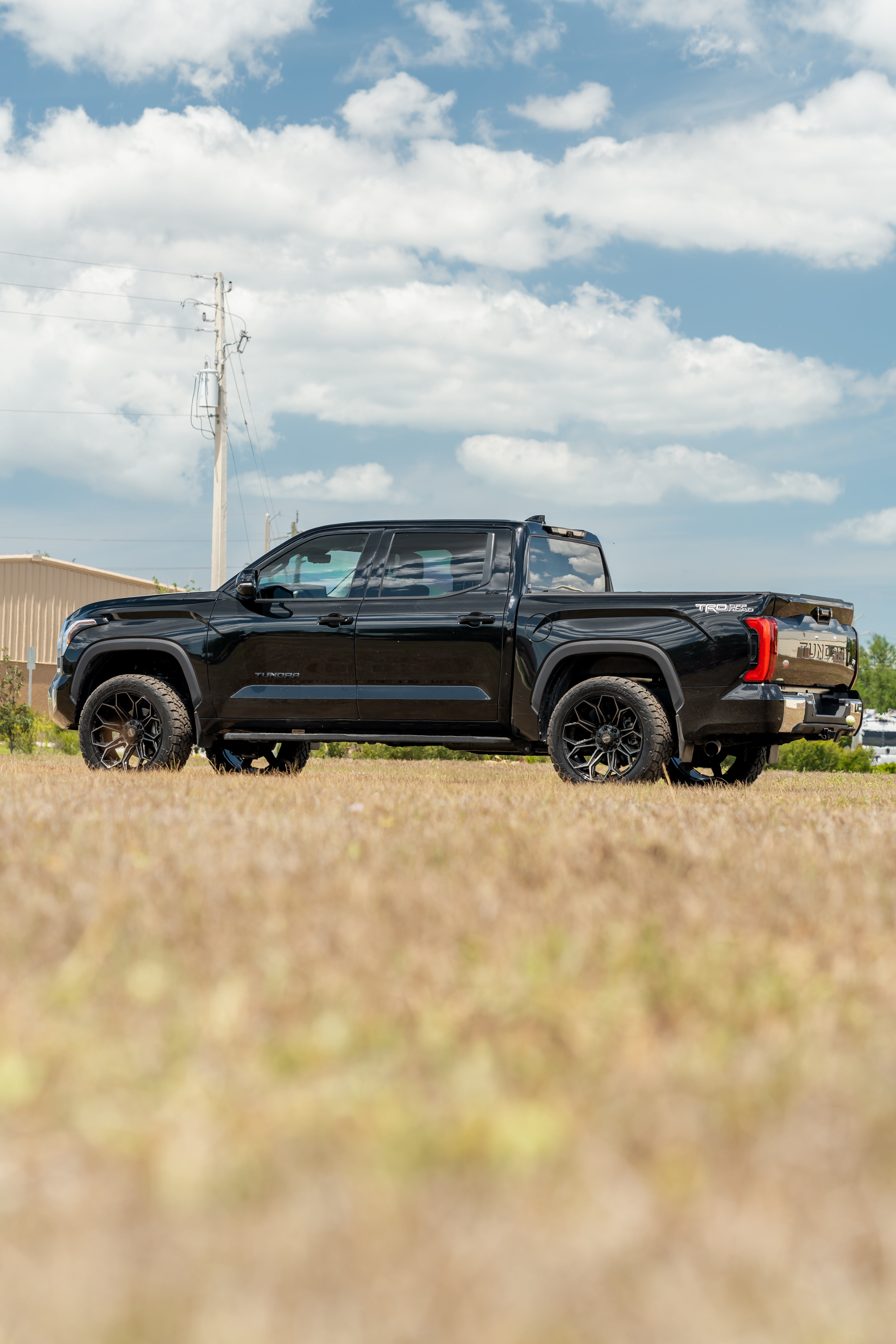 4PLAY 4P83-22100-5D55-18BBT Gen3 22x10 5x5" & 5x5.5" -18et in Brushed Black