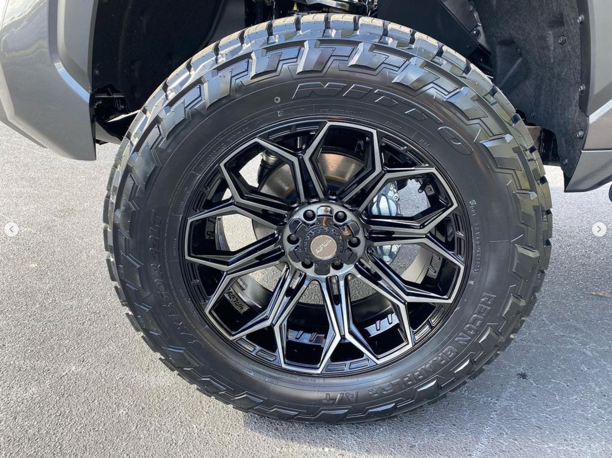 4PLAY 4P83-22100-6D55-18BBT Gen3 22x10 6x135mm & 6x5.5" -18et in Brushed Black