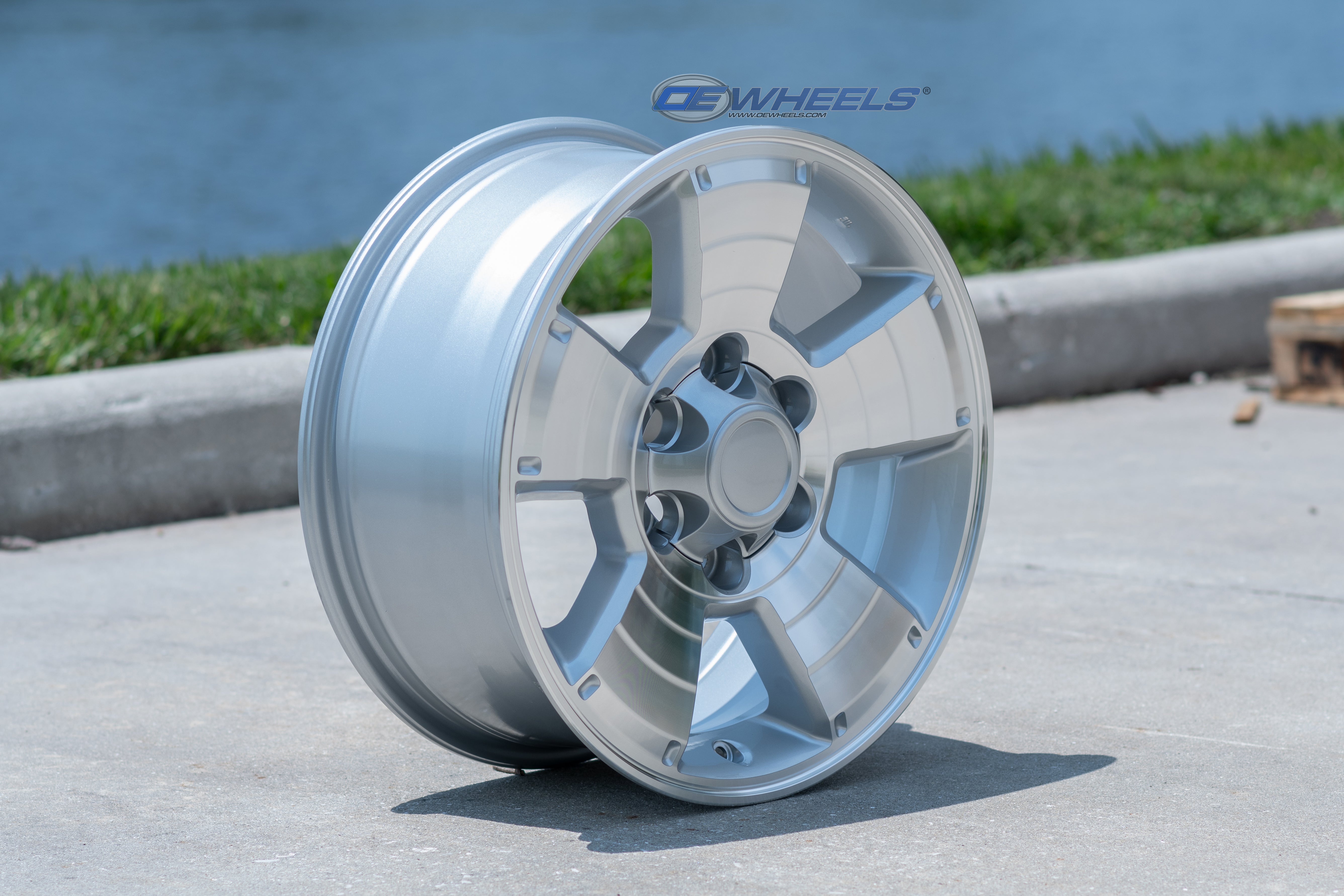 OE Wheels TY09-17075-6550-30MS 17" Replica fits Toyota 4Runner 17x7.5 Silver