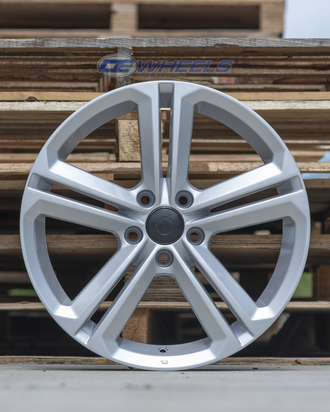 OE Wheels VW18-18080-5112-45S 18" Replica VW18 fits Volkswagen Jetta 18x8 Silver