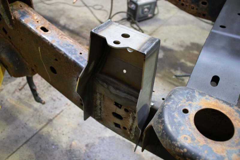 RustBuster RB7034 Forward Bed Mount