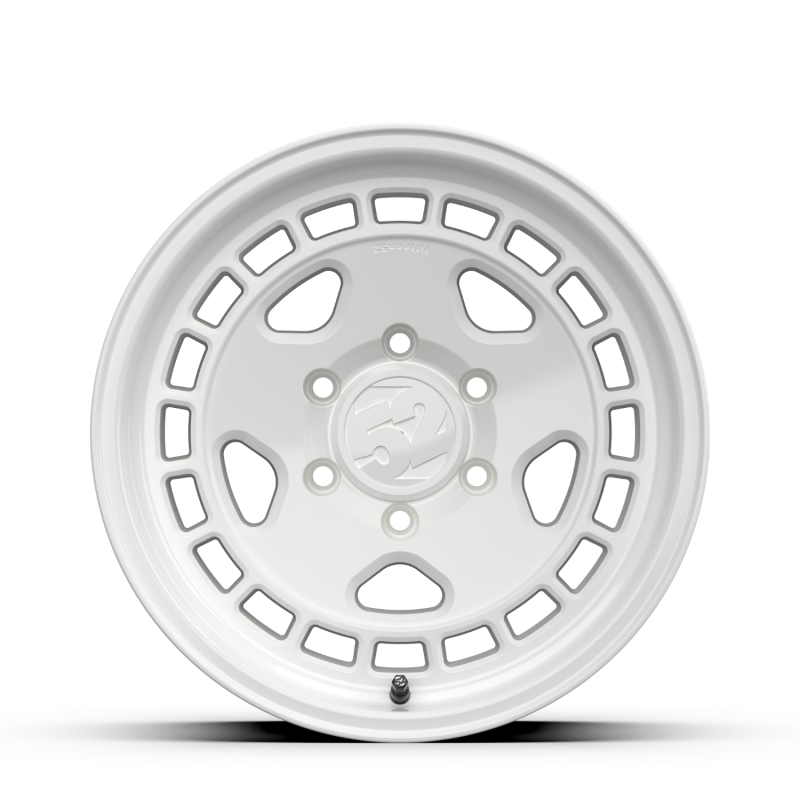 fifteen52 THCCW-78565-00 Turbomac HD Classic 17x8.5 / 6x135 BP / 0 ET / 87.1mm CB / 4.75in BS / Classic White Wheel