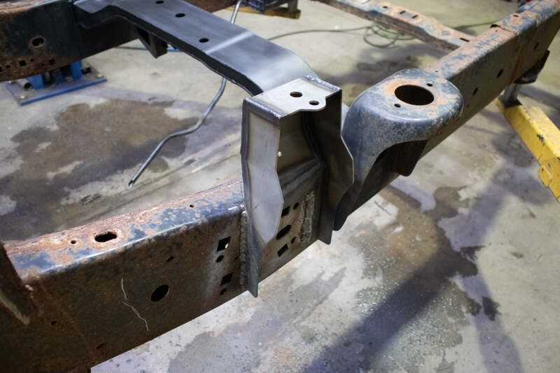 RustBuster RB7034 Forward Bed Mount