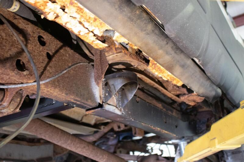 RustBuster RB7418 Rust Buster Avalanche/fits Suburban/Yukon Center Body Frame Mount