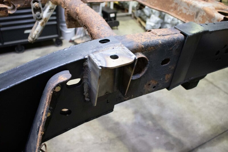 RustBuster RB7807 Center Bed Mount