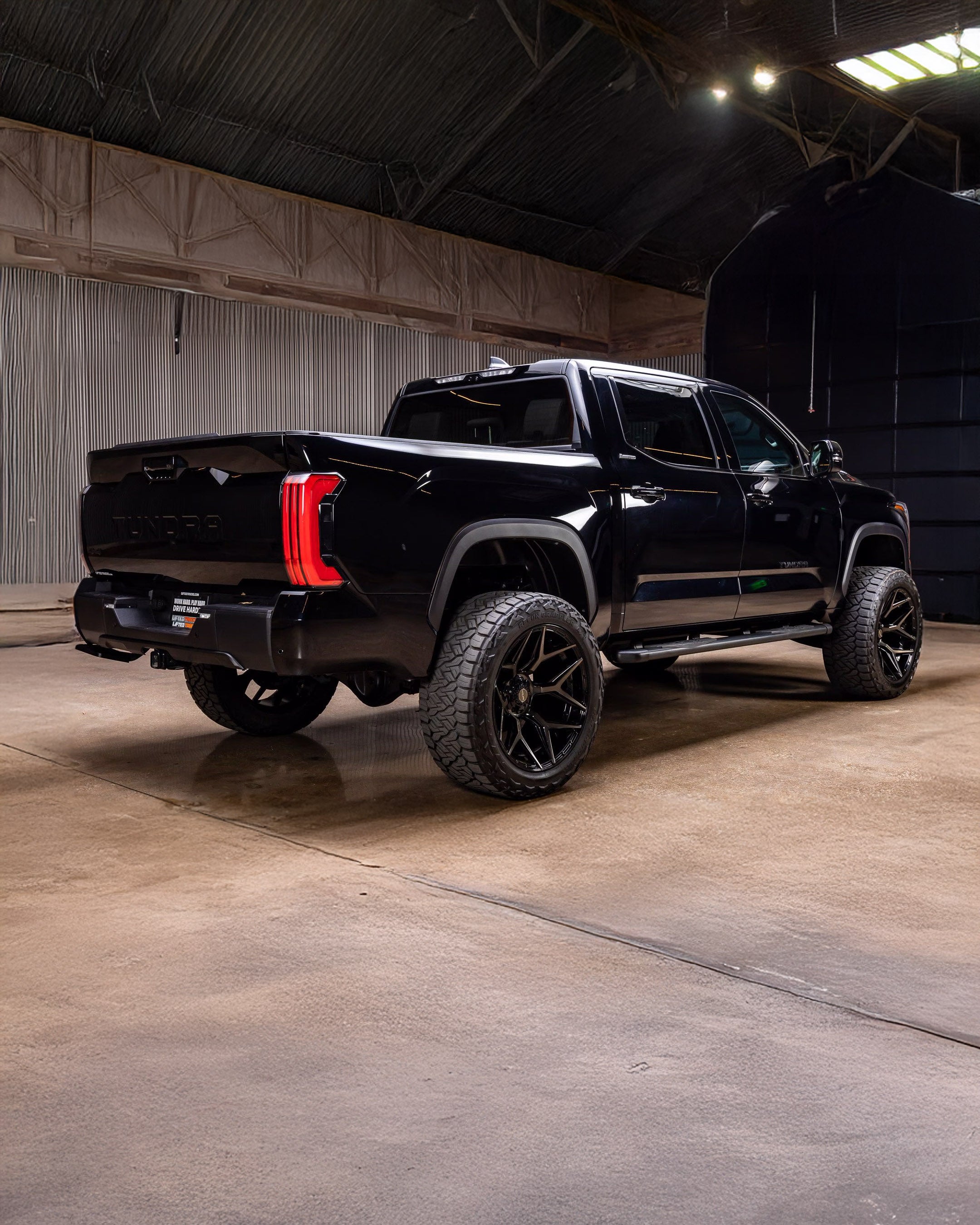 4PLAY 4P06-22100-6D55-18BBT Gen3 22x10 6x135mm & 6x5.5" -18et in Brushed Black