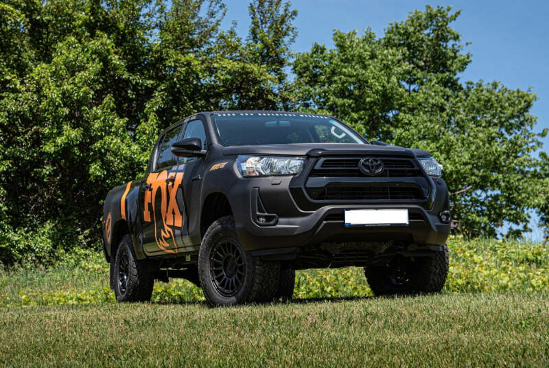 Zone Offroad 06-25 Toyota Hilux 1.5in Front/1in Rear Suspension Lift Kit
