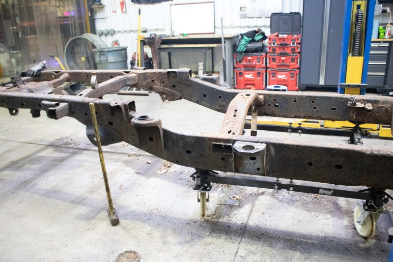 RustBuster RB7077 Center Cab Mount