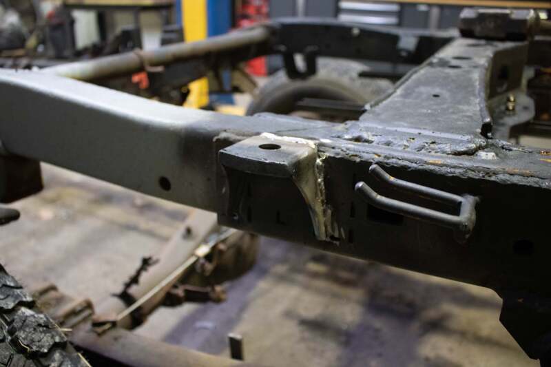 RustBuster RB7143 Rear Body/Bed Mount