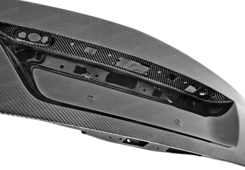 Seibon TL1112MBW204 Mercedes C-Class OE Style Carbon Fiber Trunk