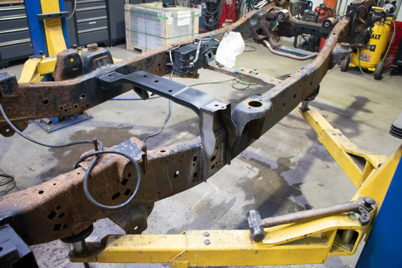RustBuster RB7034 Forward Bed Mount