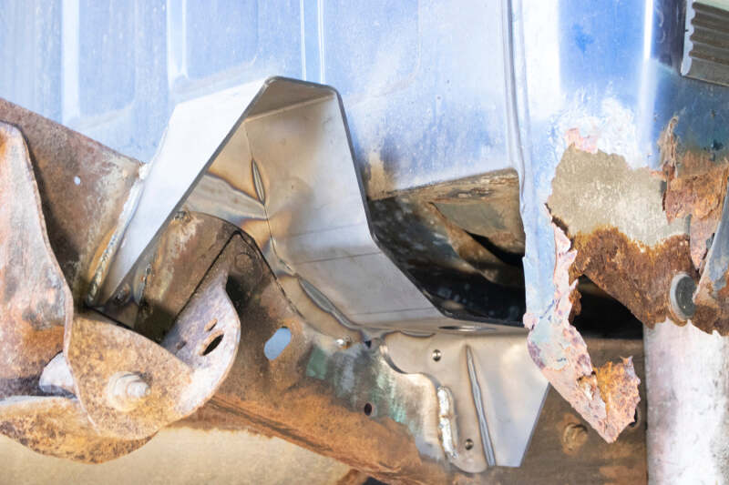 RustBuster RB7306L fits Chevrolet/GMC C/K 1500/2500 Bed and Cab Mount Brackets-L