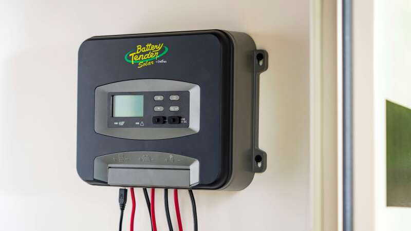 Battery 021-1176 Tender 30AMP MPPT/450W/12V Indoor Solar Controller System