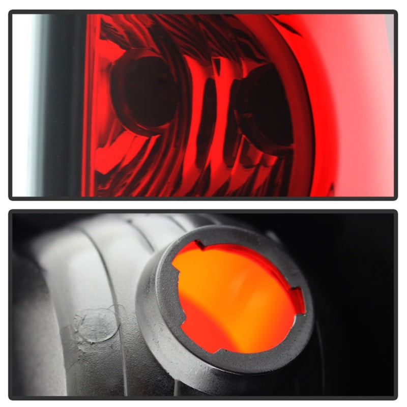 xTune 9037962 03-06 fits Chevrolet Silverado 1500 (w/o Stepside) Tail Light - O