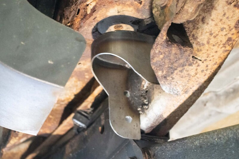 RustBuster RB7416 Rust Buster Avalanche/fits Suburban/Yukon Rear Body Frame Mount