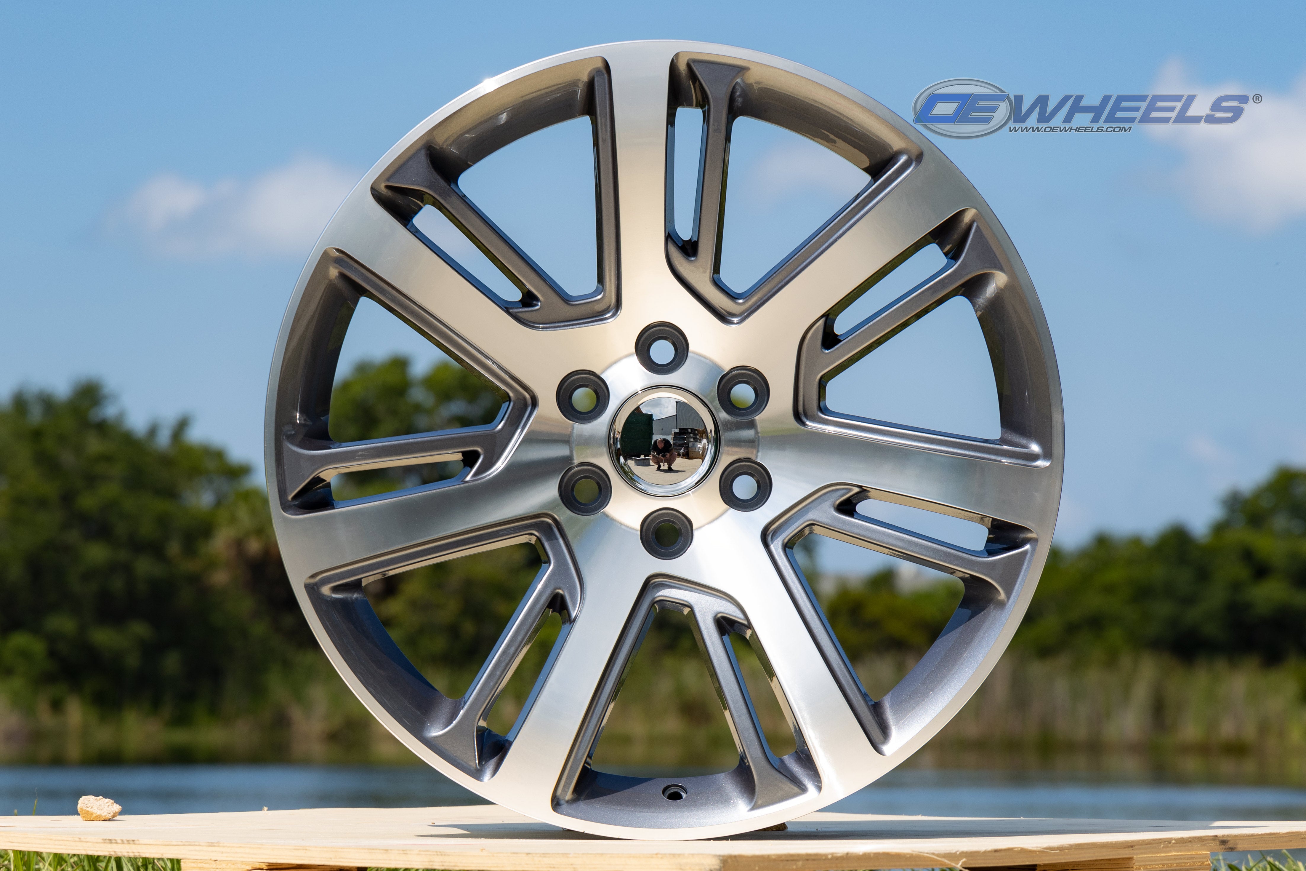 OE Wheels CA88-22090-6550-31MG 22" Replica fits Cadillac Escalade 22x9 Machined