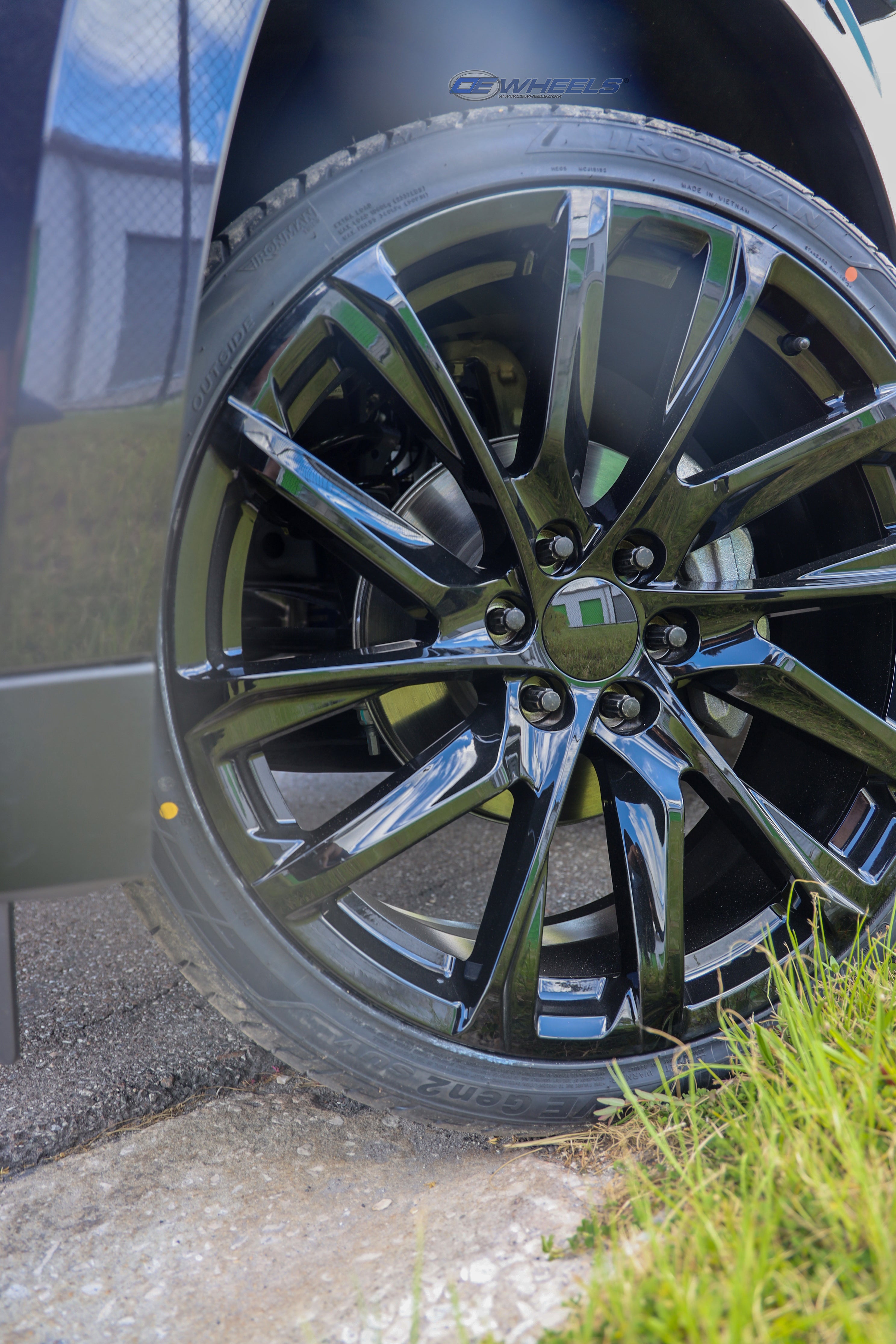 OE Wheels CA90-24100-6550-28B 24" Replica fits Cadillac Escalade Gloss Black