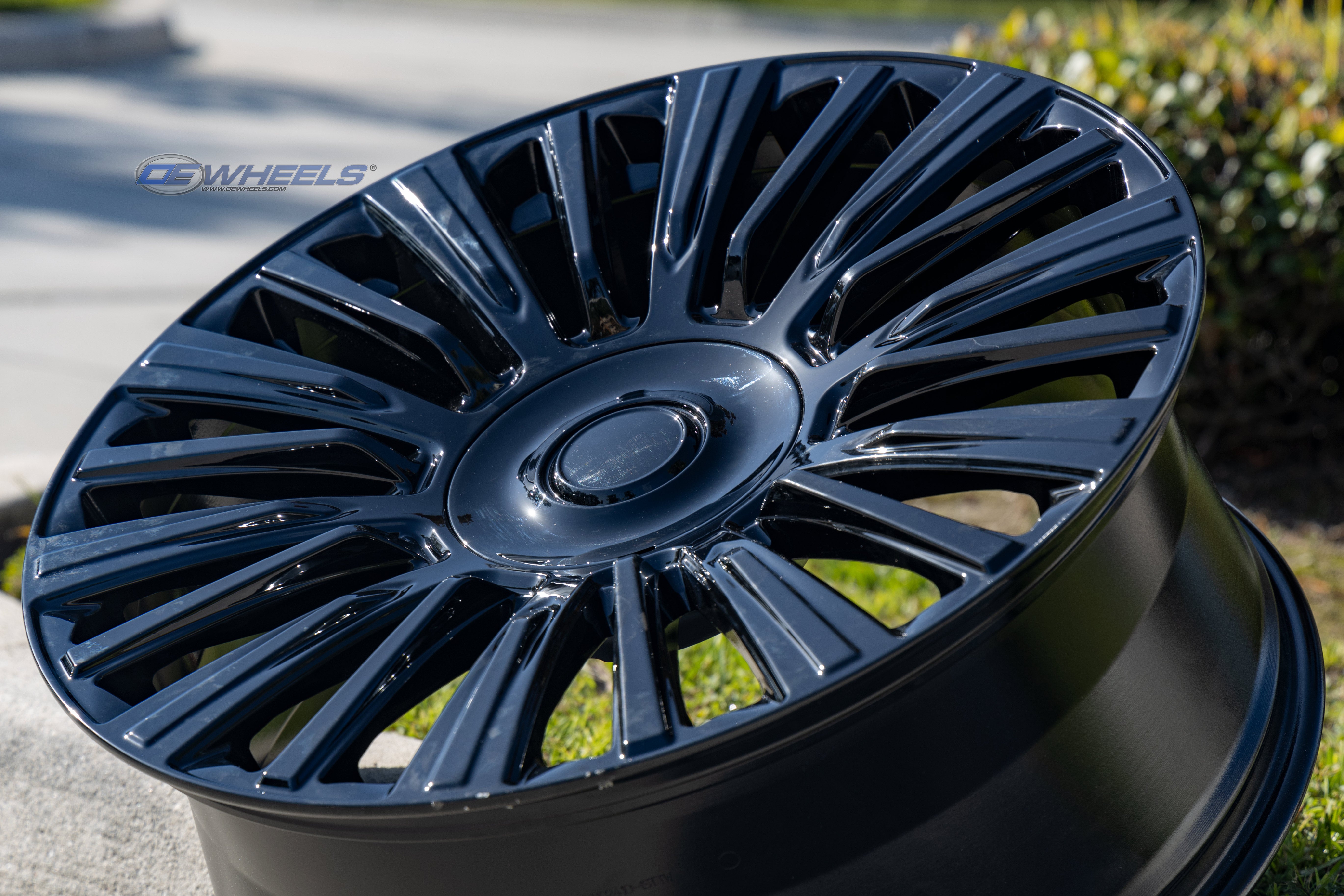 OE Wheels CA92-22090-6550-28B 22" Replica fits Cadillac Escalade Gloss Black