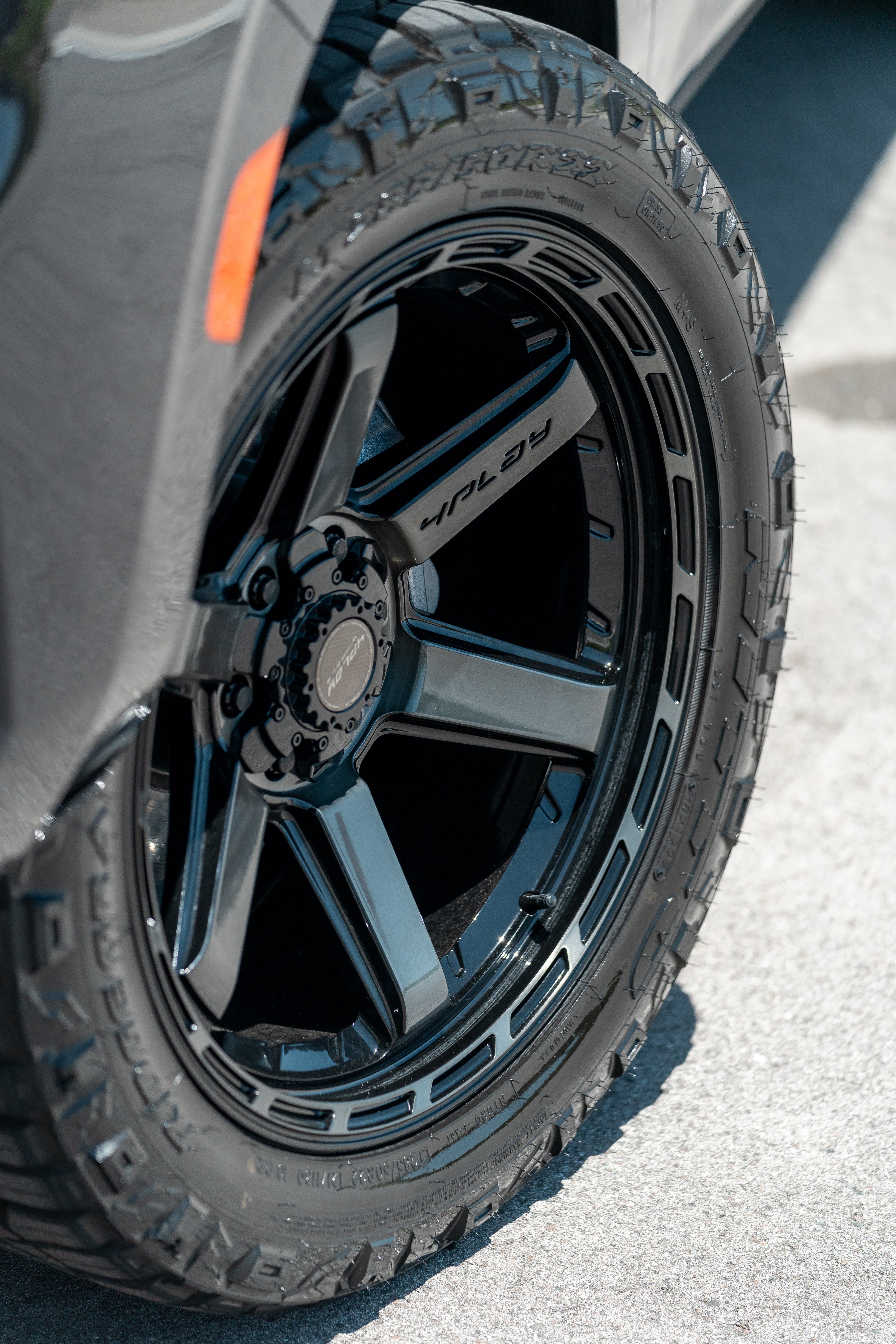 4PLAY 4P63-20100-6D55-18BBT Gen3 20x10 6x135mm & 6x5.5" -18et in Brushed Black