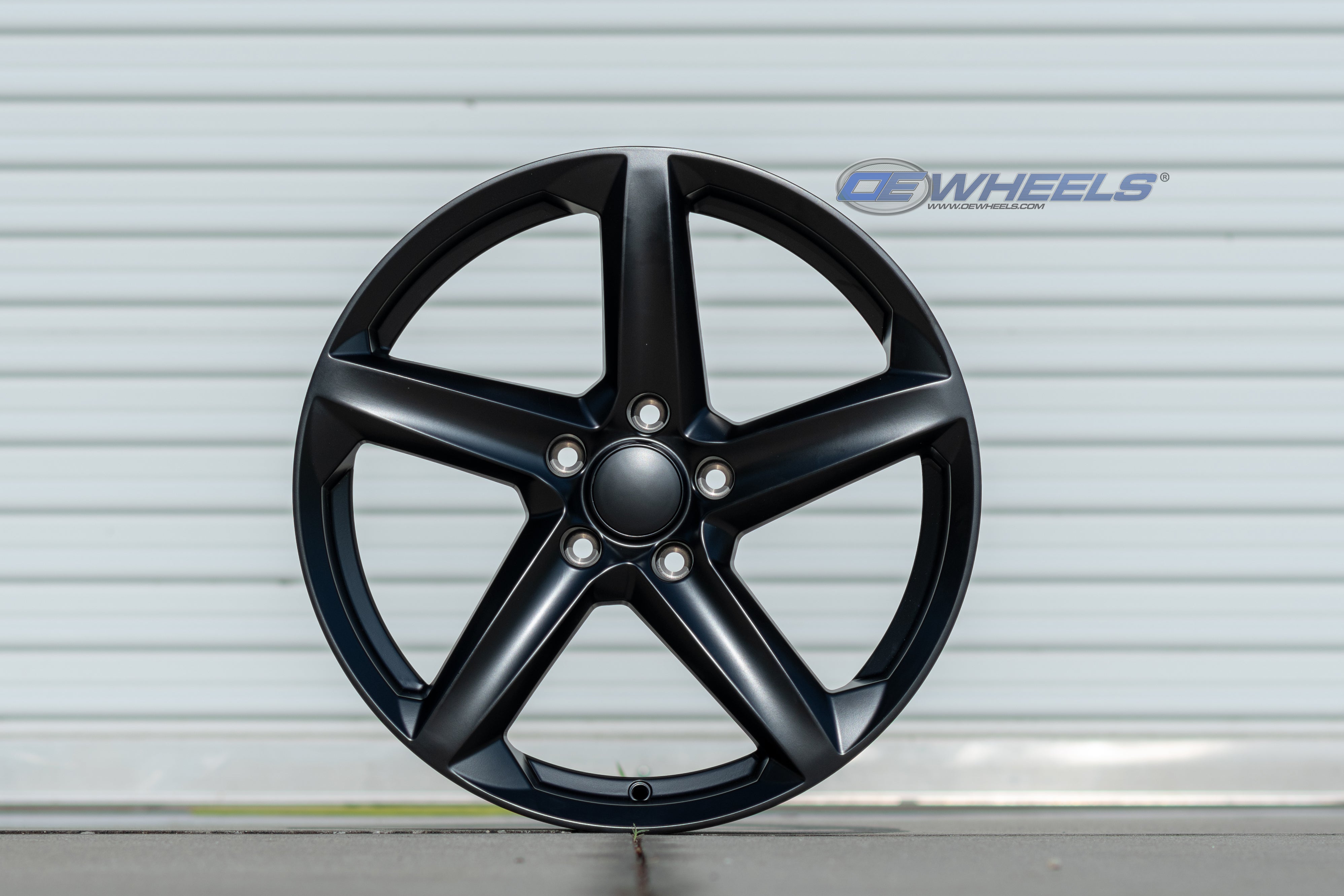 OE Wheels CV02C-19100-5475-73B1 19" Replica fits Chevrolet C7 Corvette Satin
