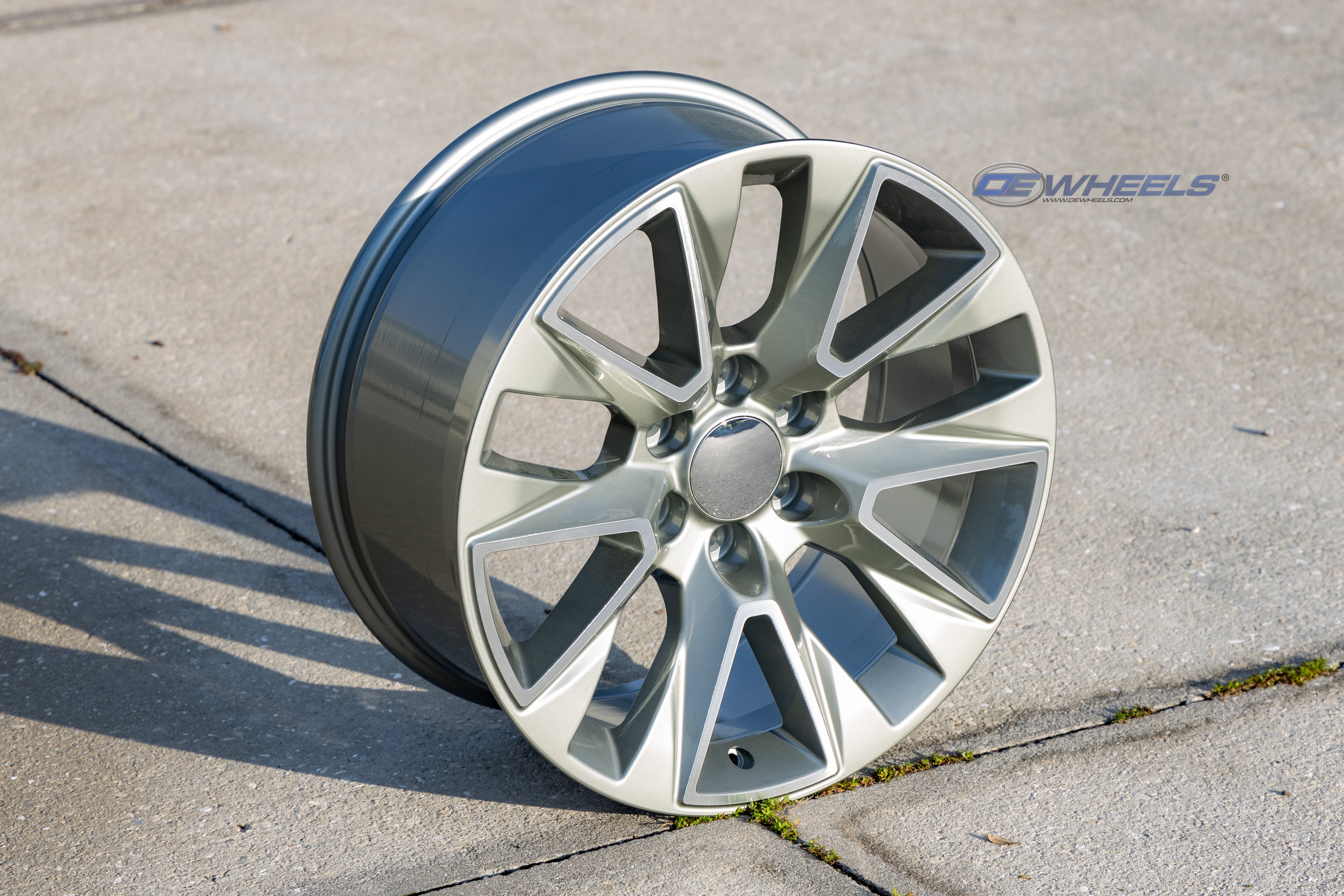 OE Wheels CV26-20090-6550-28MS 20" Replica fits Chevrolet Silverado LTZ Machined