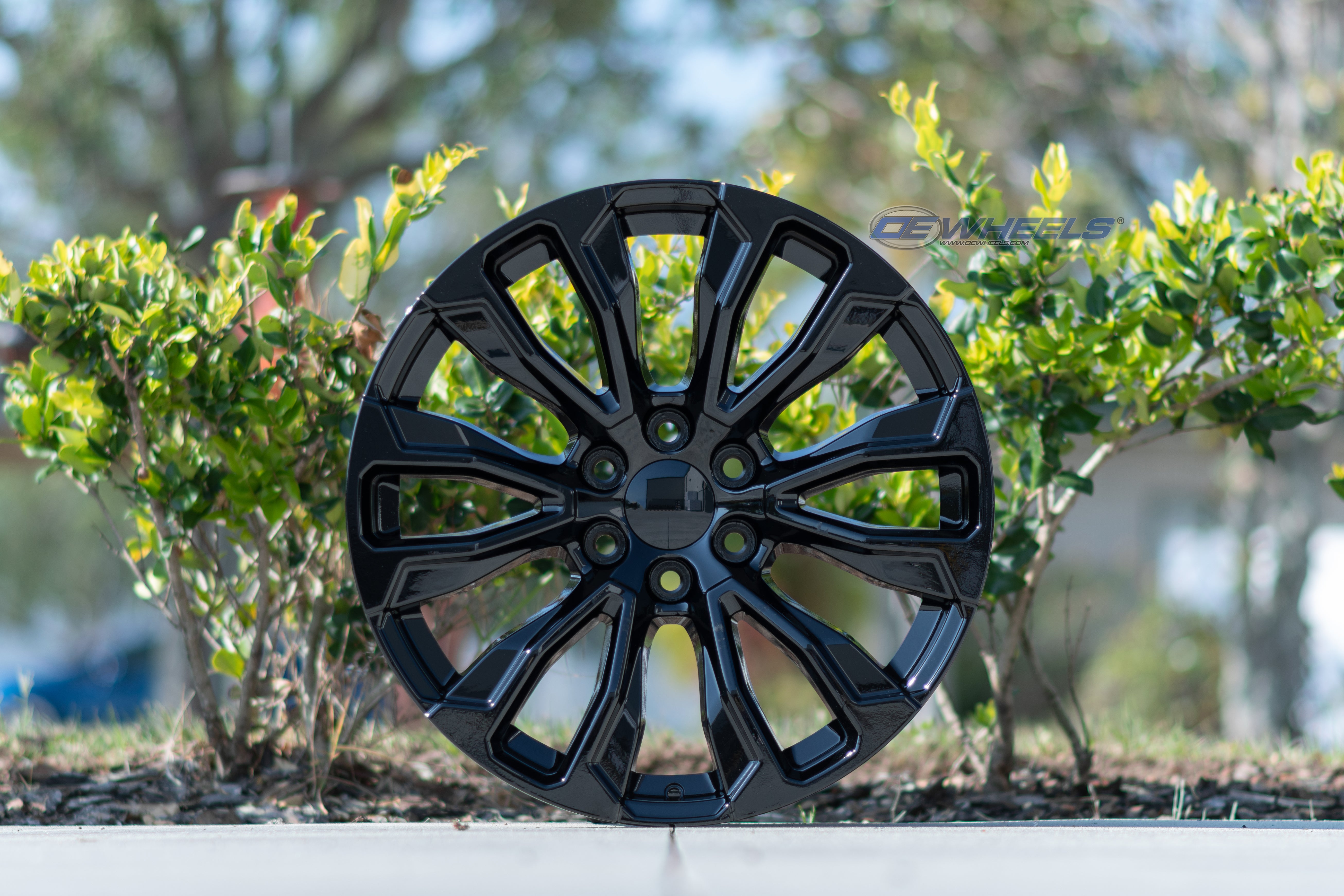 OE Wheels CV30-22090-6550-28B 22" Replica fits GMC Yukon 1500 22x9 Gloss Black