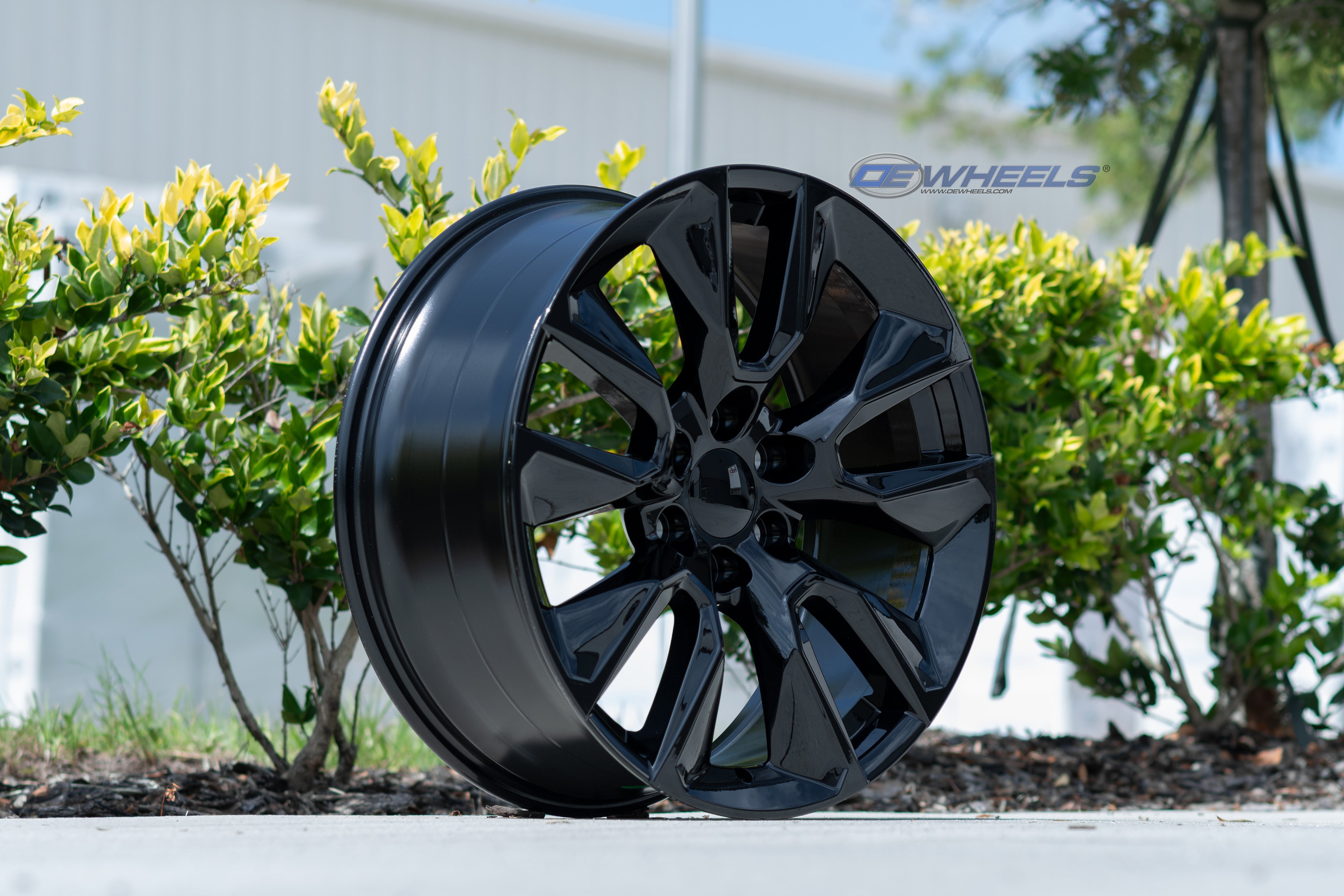 OE Wheels CV32-22090-6550-28B 22" Replica fits Chevrolet Silverado 1500 Black