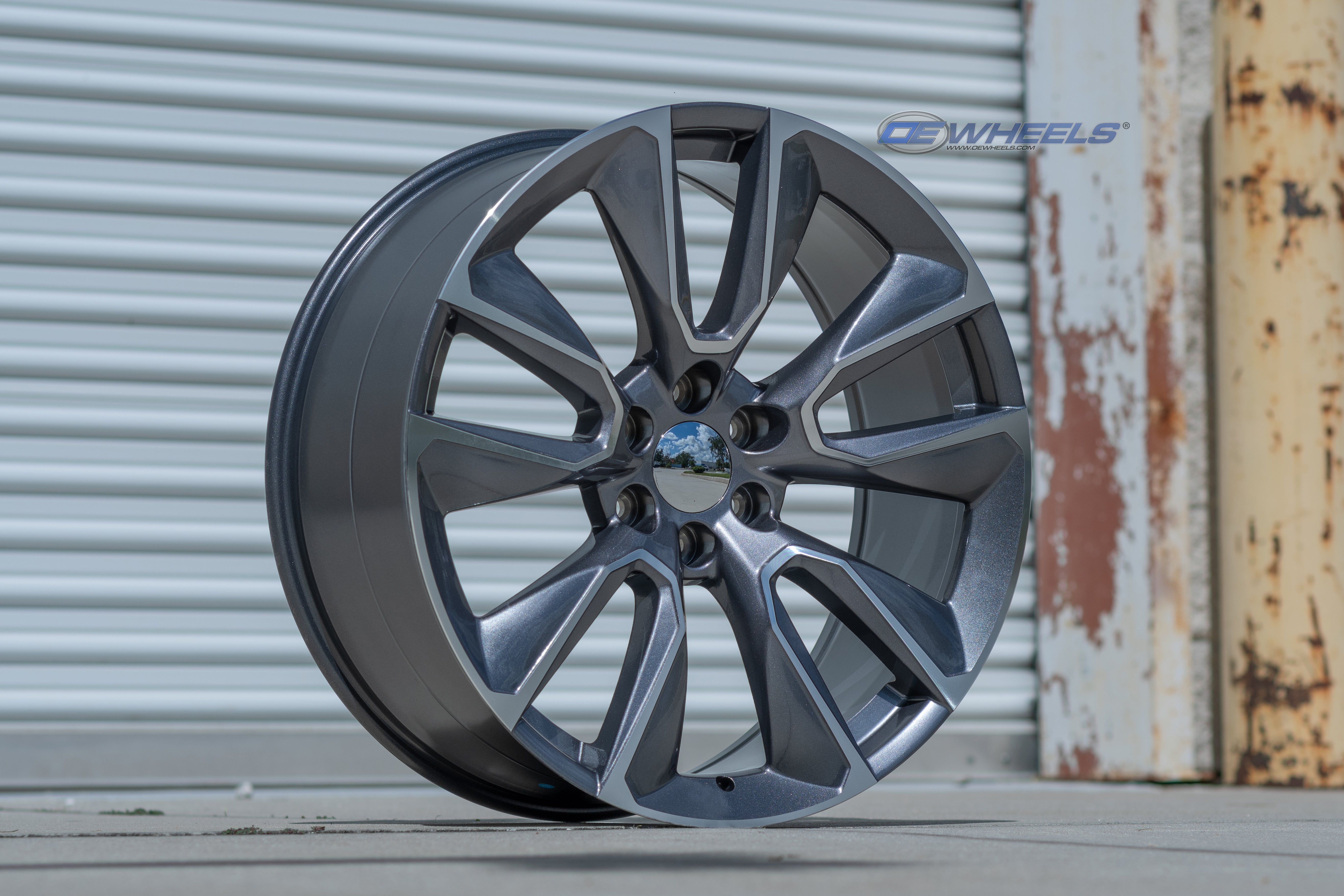 OE Wheels CV32-22090-6550-28MG 22" Replica fits Chevrolet Silverado Gunmetal