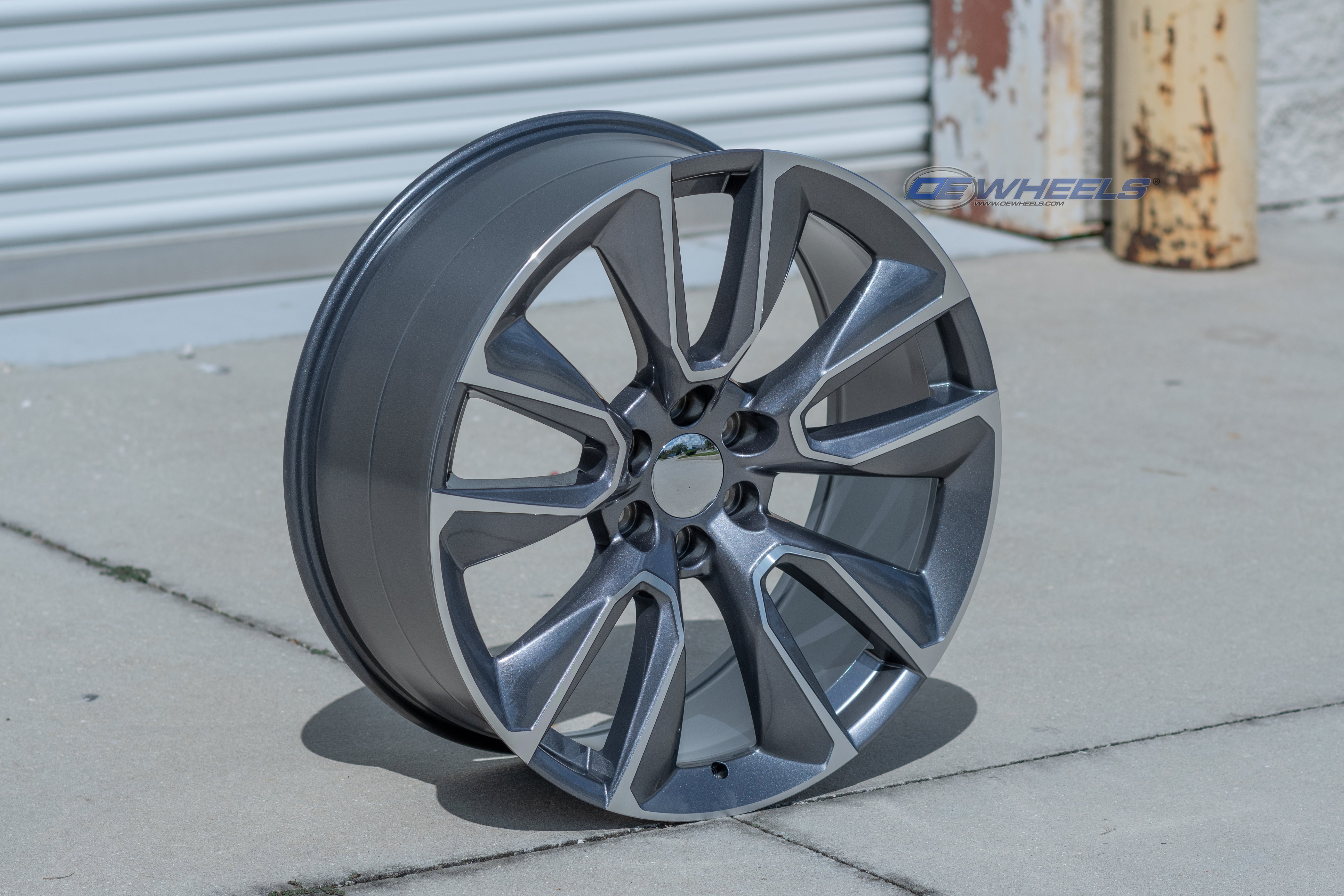 OE Wheels CV32-22090-6550-28MG 22" Replica fits Chevrolet Silverado Gunmetal