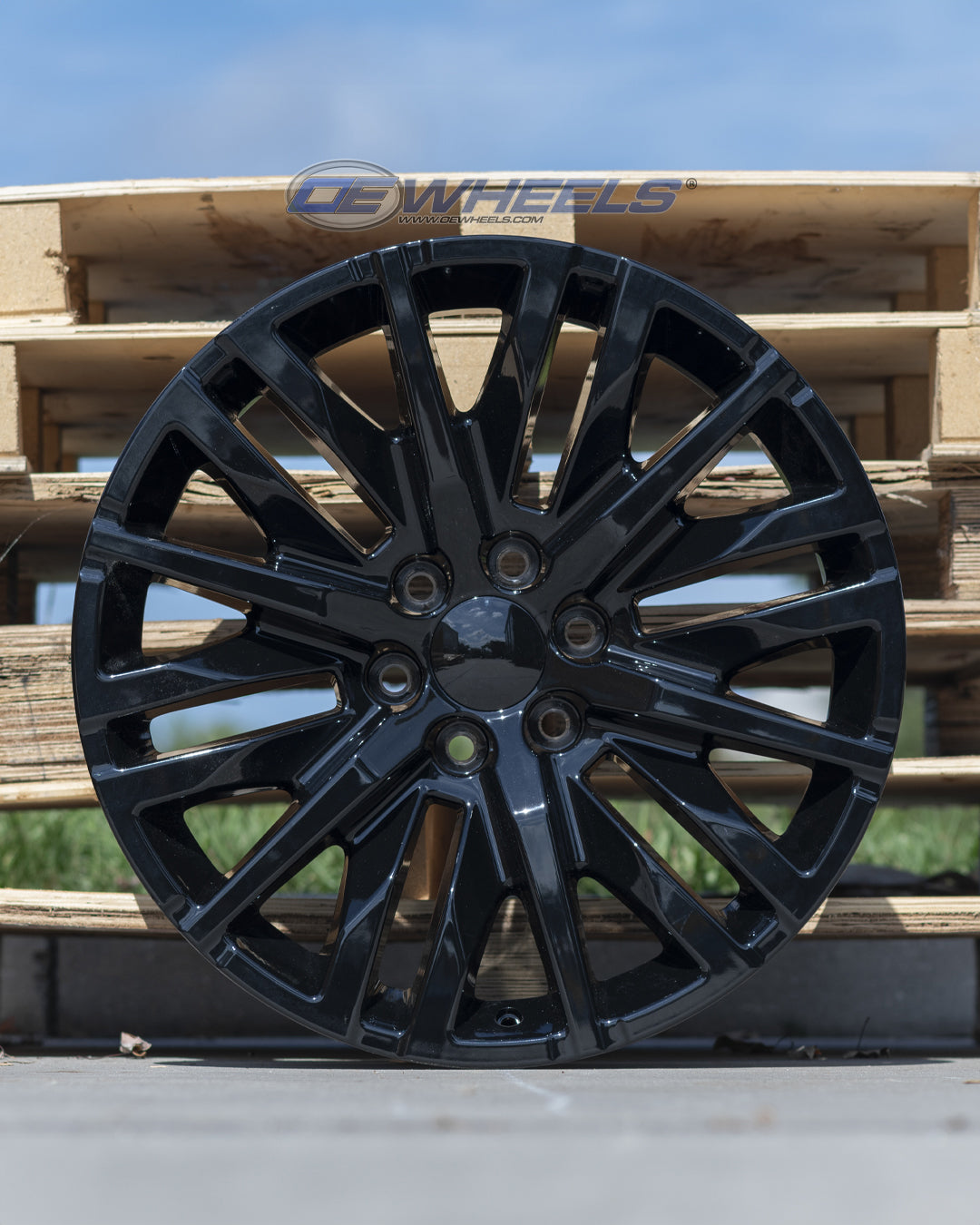 OE Wheels CV33-22090-6550-28B 22" Replica fits GMC Sierra 1500 22x9 Gloss Black