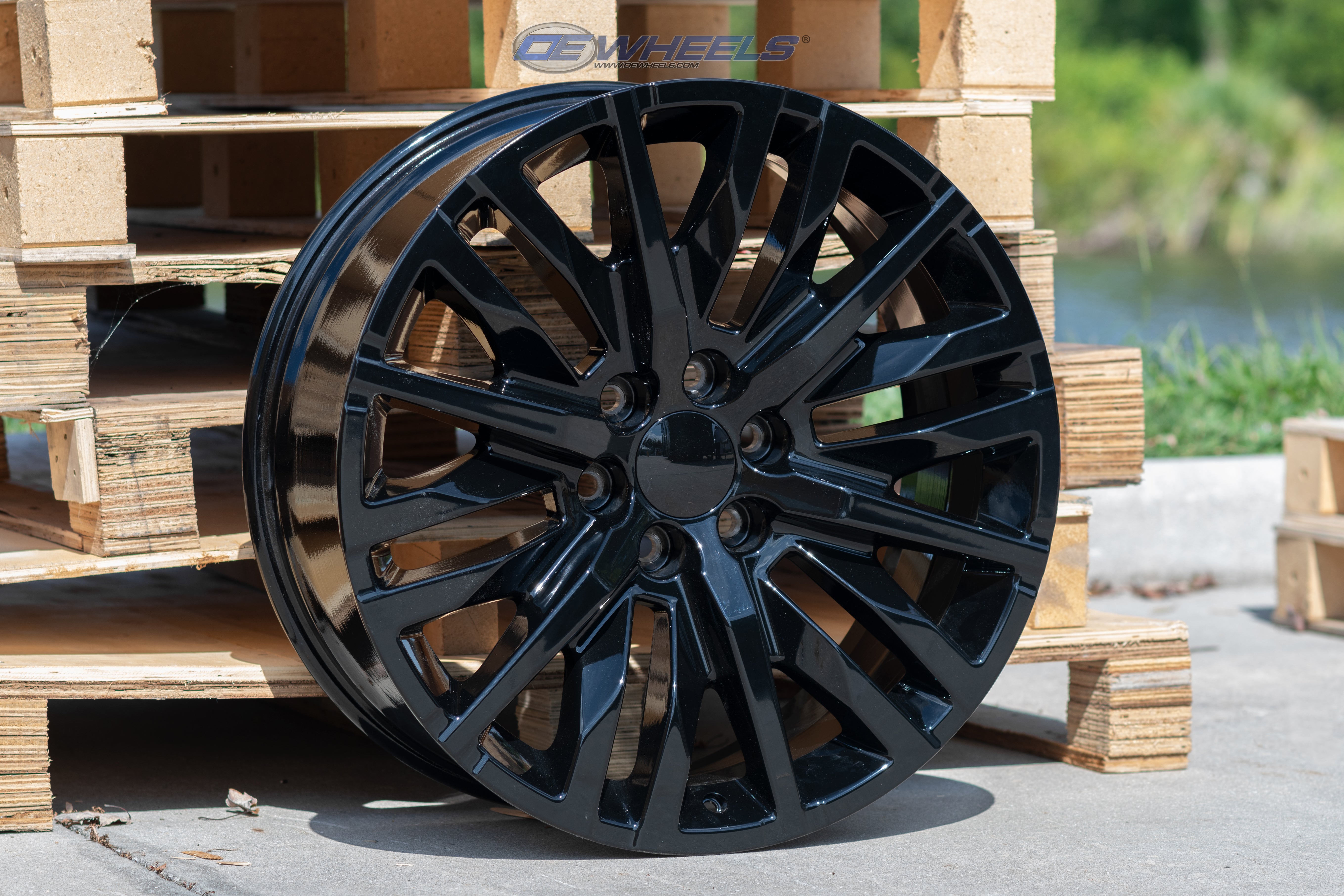 OE Wheels CV33-22090-6550-28B 22" Replica fits GMC Sierra 1500 22x9 Gloss Black