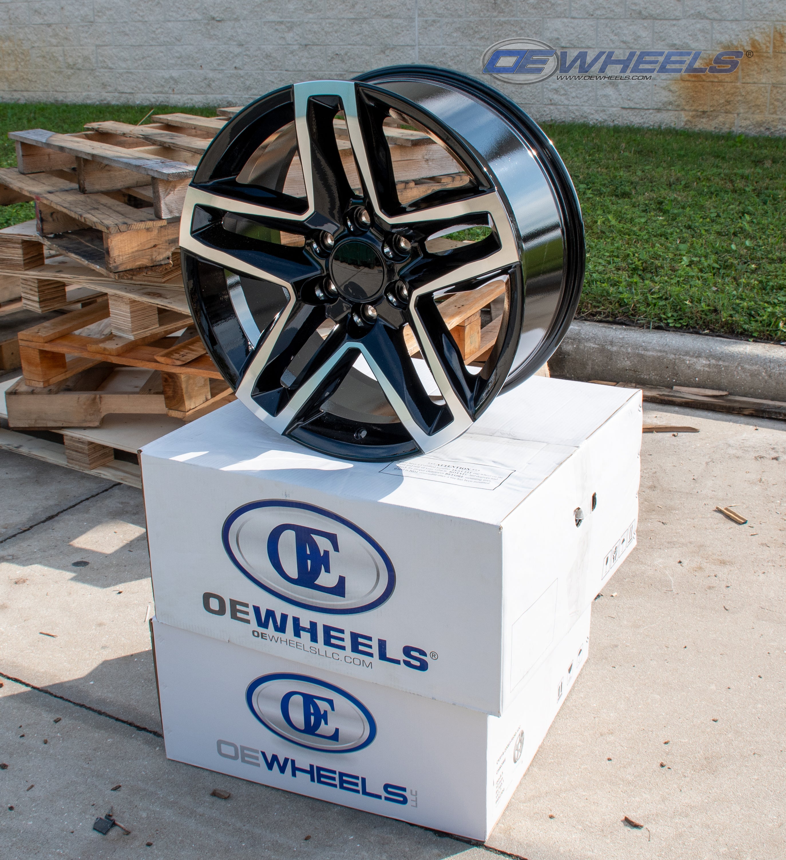 OE Wheels CV34B-18085-6550-26MB 18" Replica CV34B fits Chevrolet Silverado