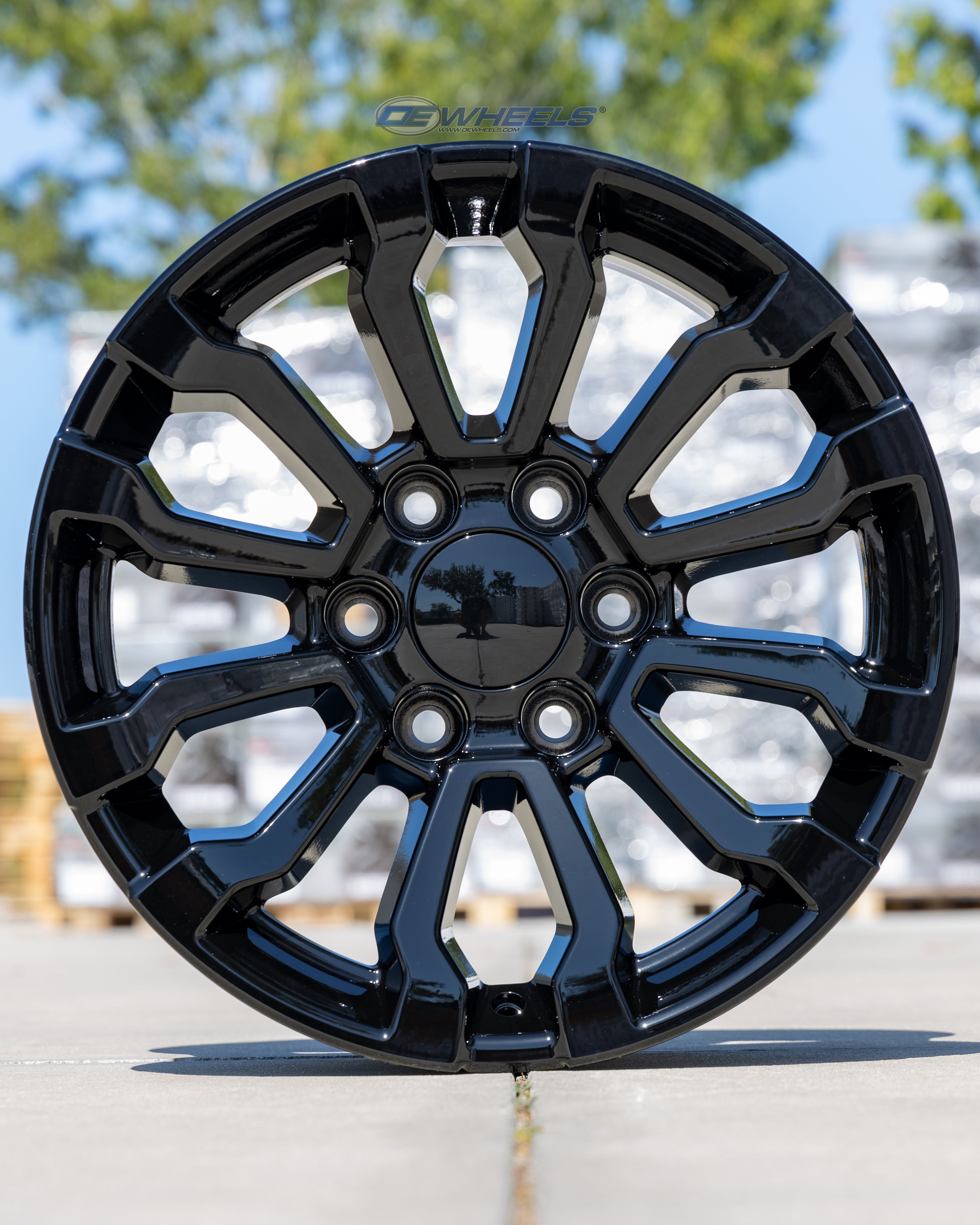 OE Wheels CV35-18085-6550-26B 18" Replica CV35 fits GMC Sierra 18x8.5 Black