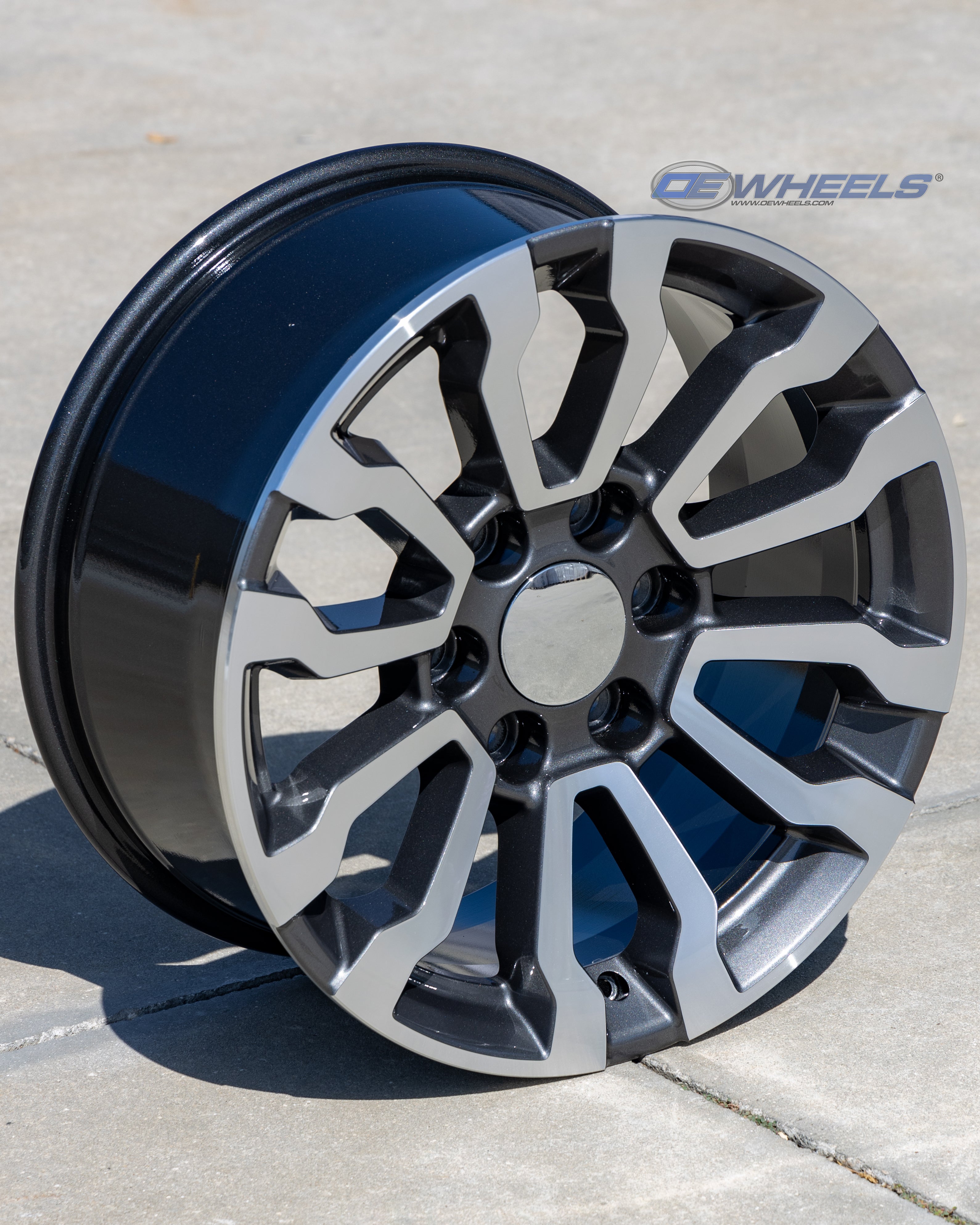 OE Wheels CV35-18085-6550-26MG 18" Replica fits GMC Sierra Gunmetal Machined