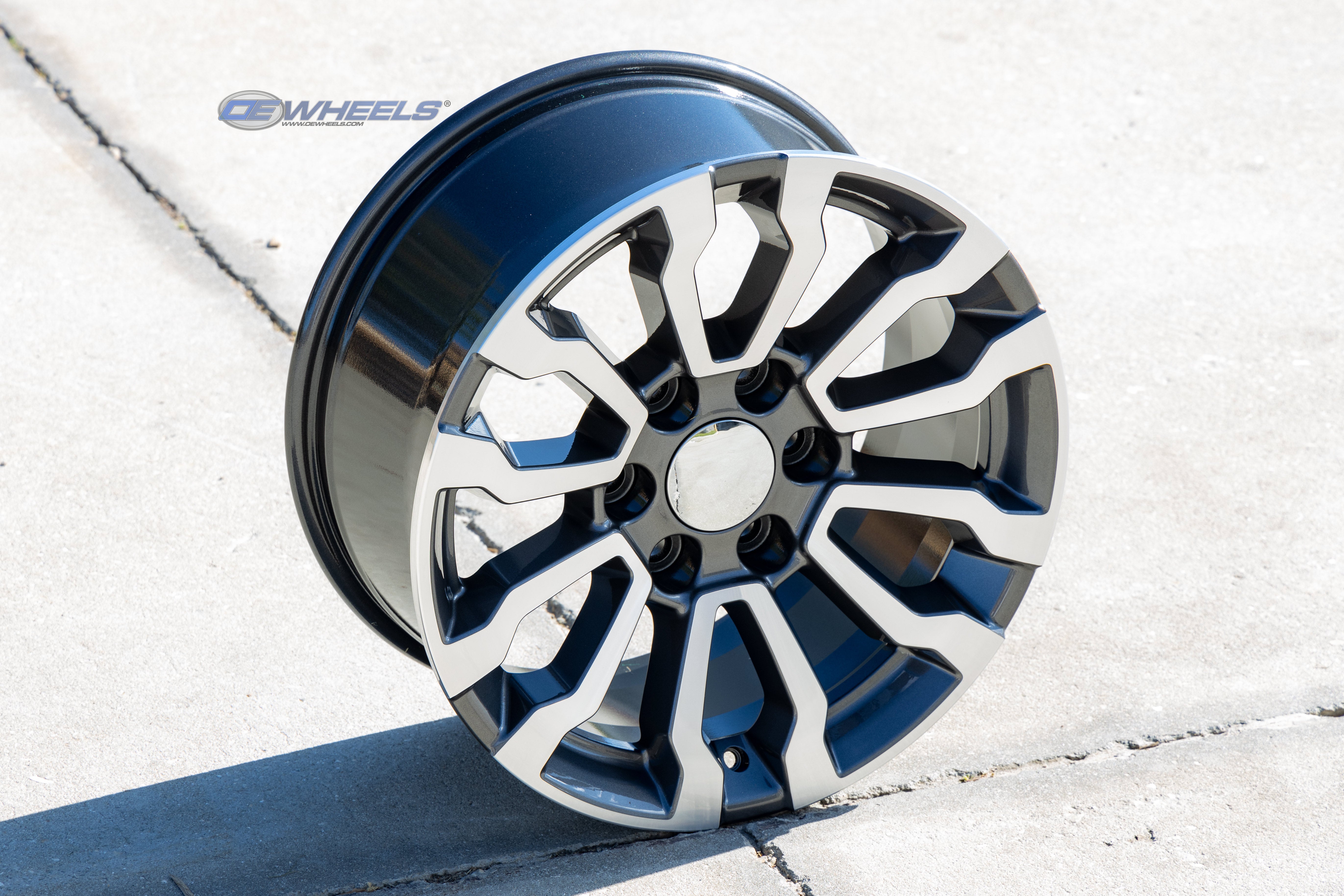 OE Wheels CV35-18085-6550-26MG 18" Replica fits GMC Sierra Gunmetal Machined