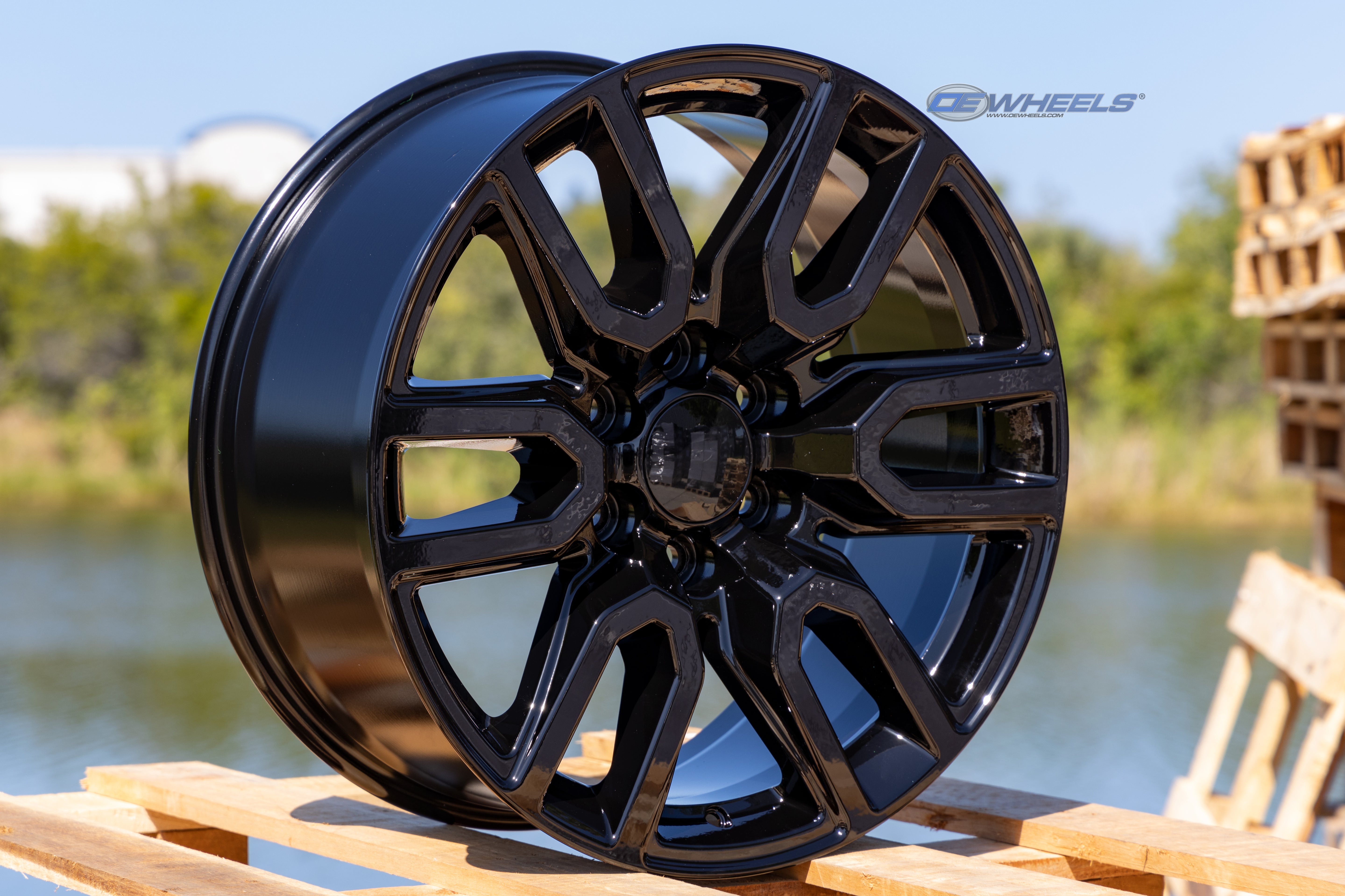 OE Wheels CV36-20090-6550-28B 20" Replica CV36 fits GMC Sierra 20x9 Black