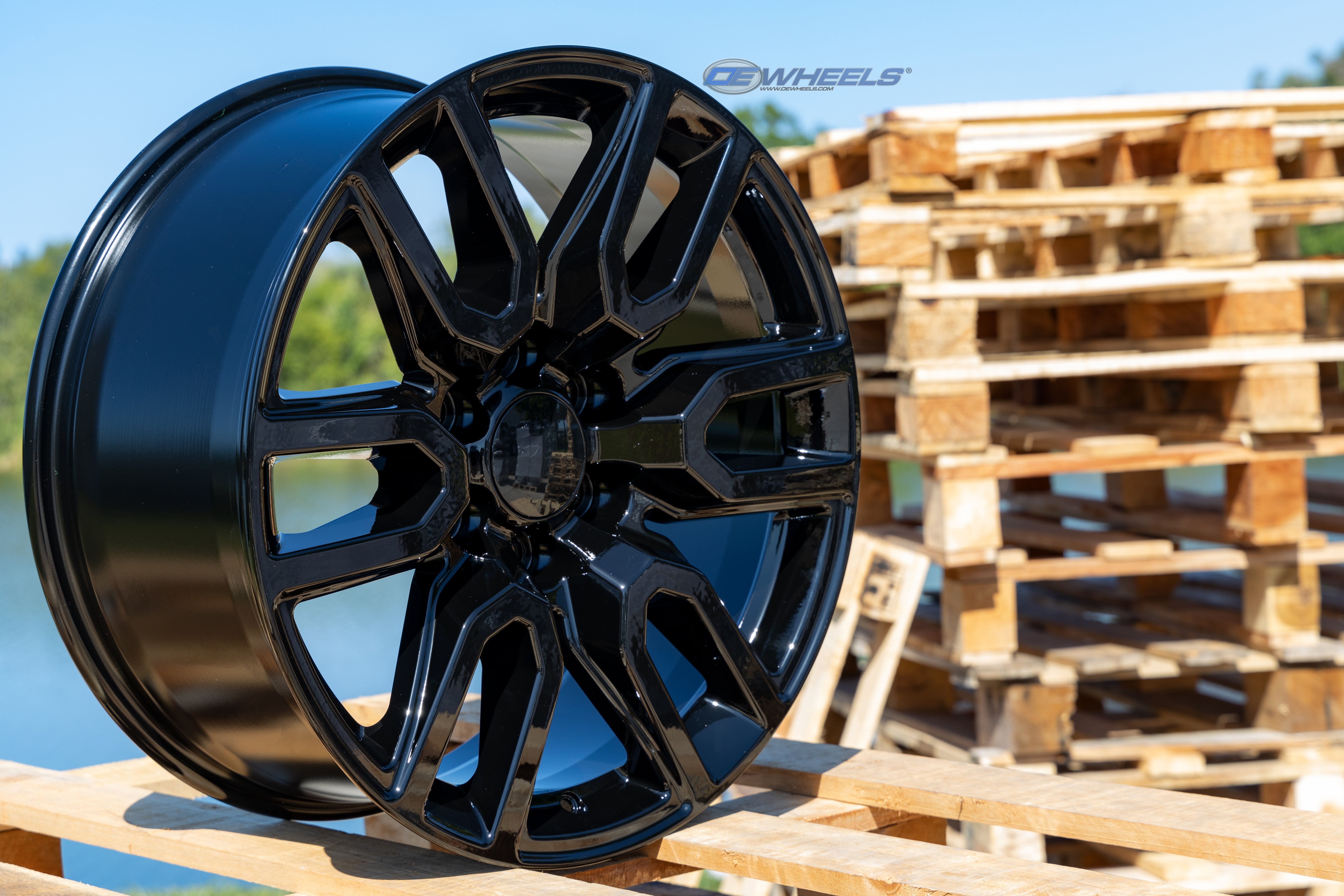 OE Wheels CV36-20090-6550-28B 20" Replica CV36 fits GMC Sierra 20x9 Black