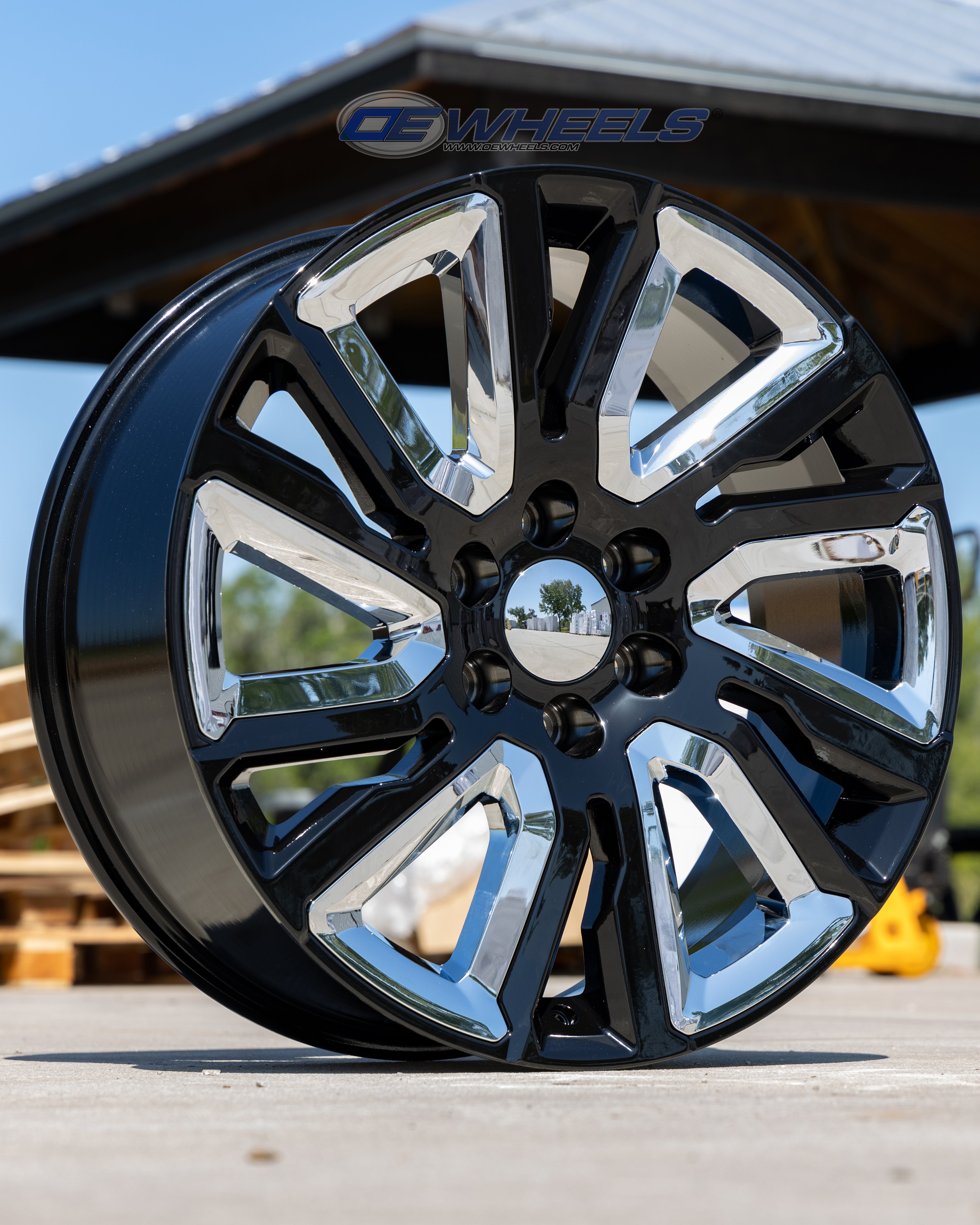 OE Wheels CV39-22090-6550-28B-ic 22" Replica fits GMC Sierra Black and Chrome