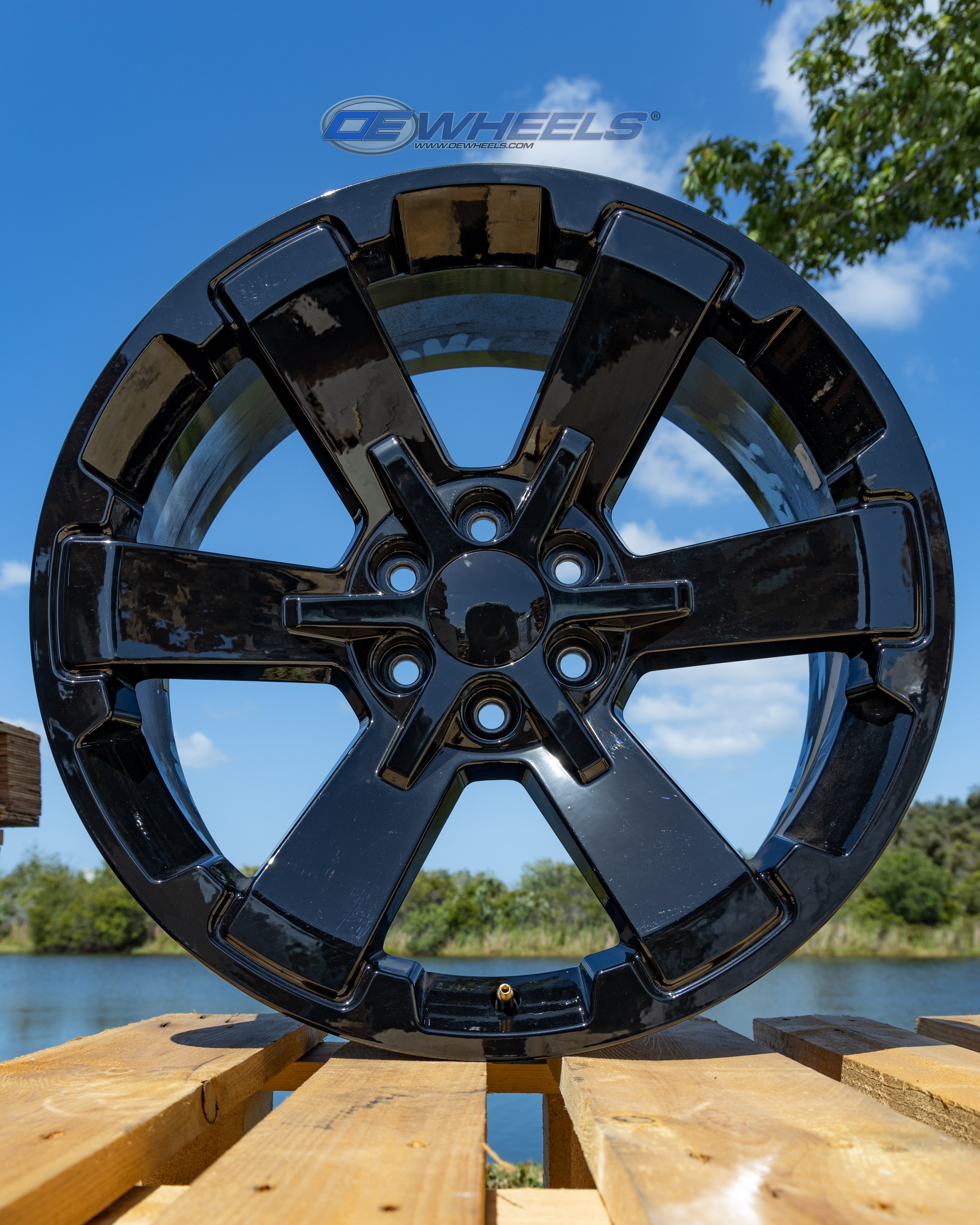 OE Wheels CV41B-22090-6550-24B 22" Replica fits Chevy Silverado Rally Gloss Blk