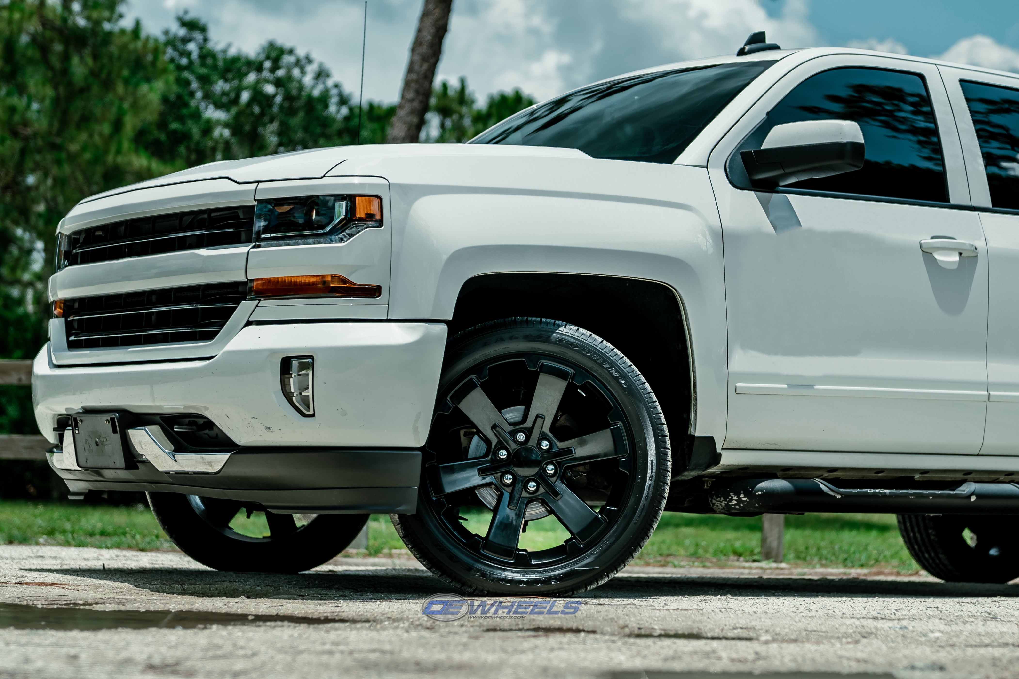 OE Wheels CV41B-22090-6550-24B 22" Replica fits Chevy Silverado Rally Gloss Blk