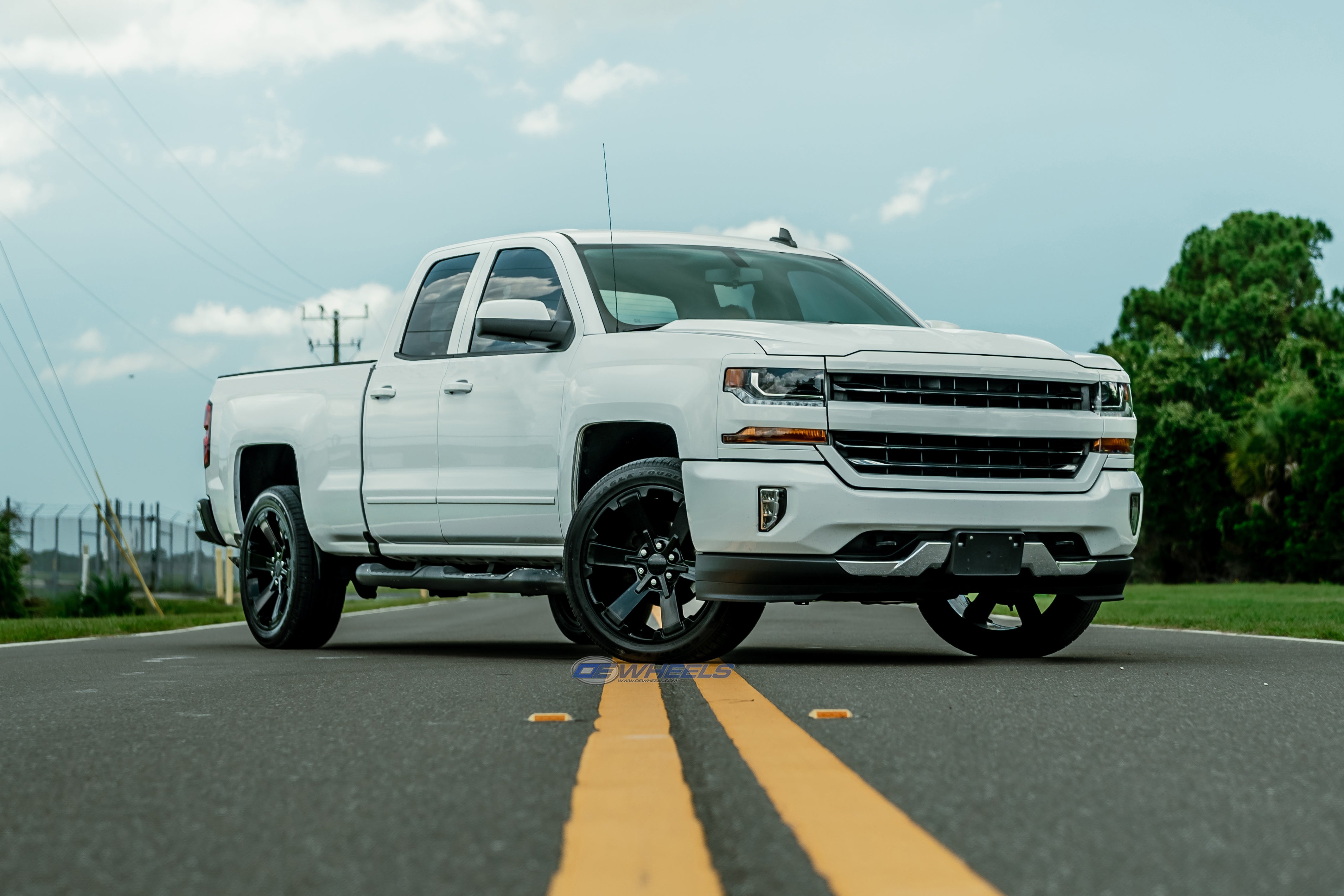 OE Wheels CV41B-22090-6550-24B 22" Replica fits Chevy Silverado Rally Gloss Blk