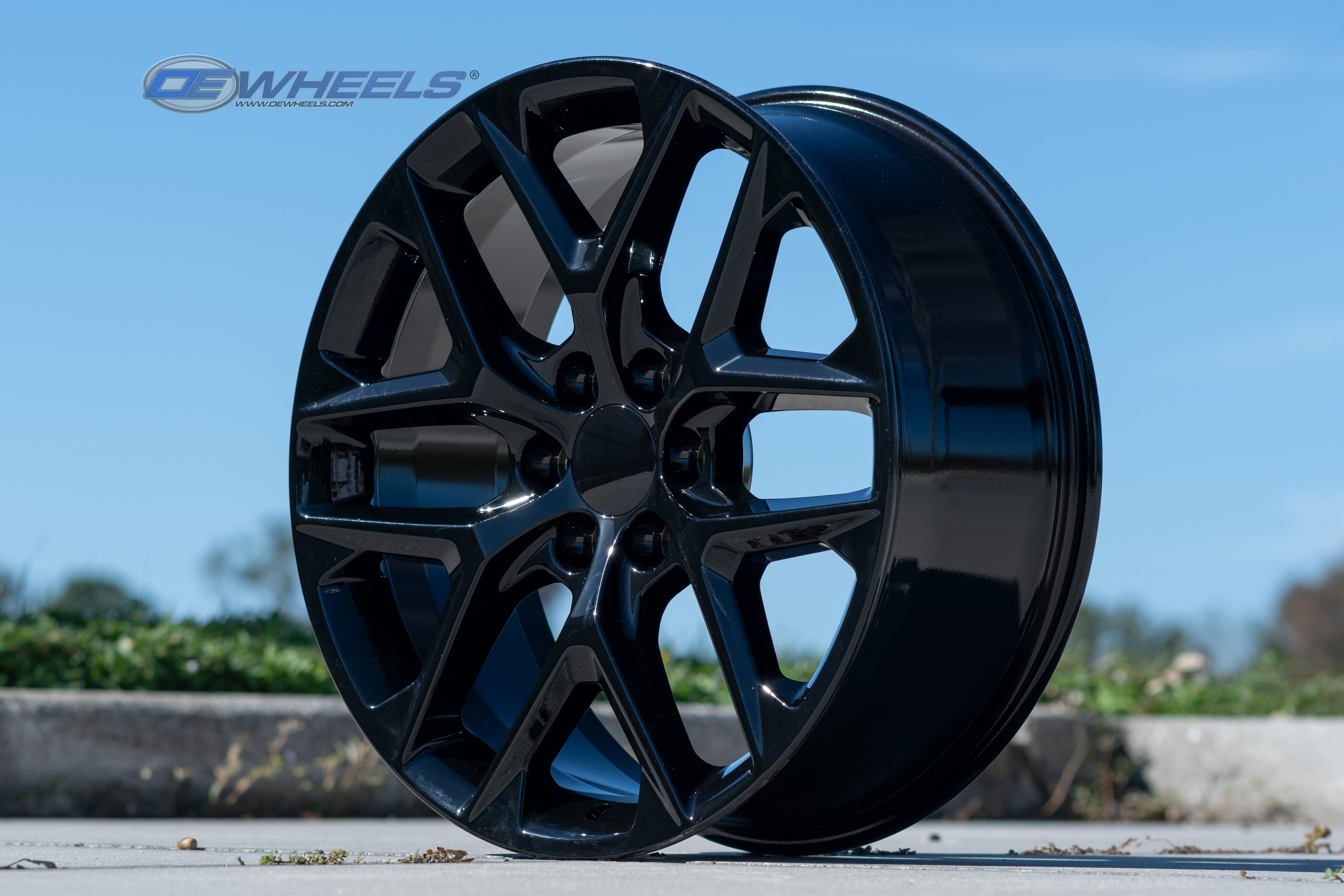 OE Wheels CV62-22090-6550-28B 22" Replica fits Chevrolet Silverado Gloss Black