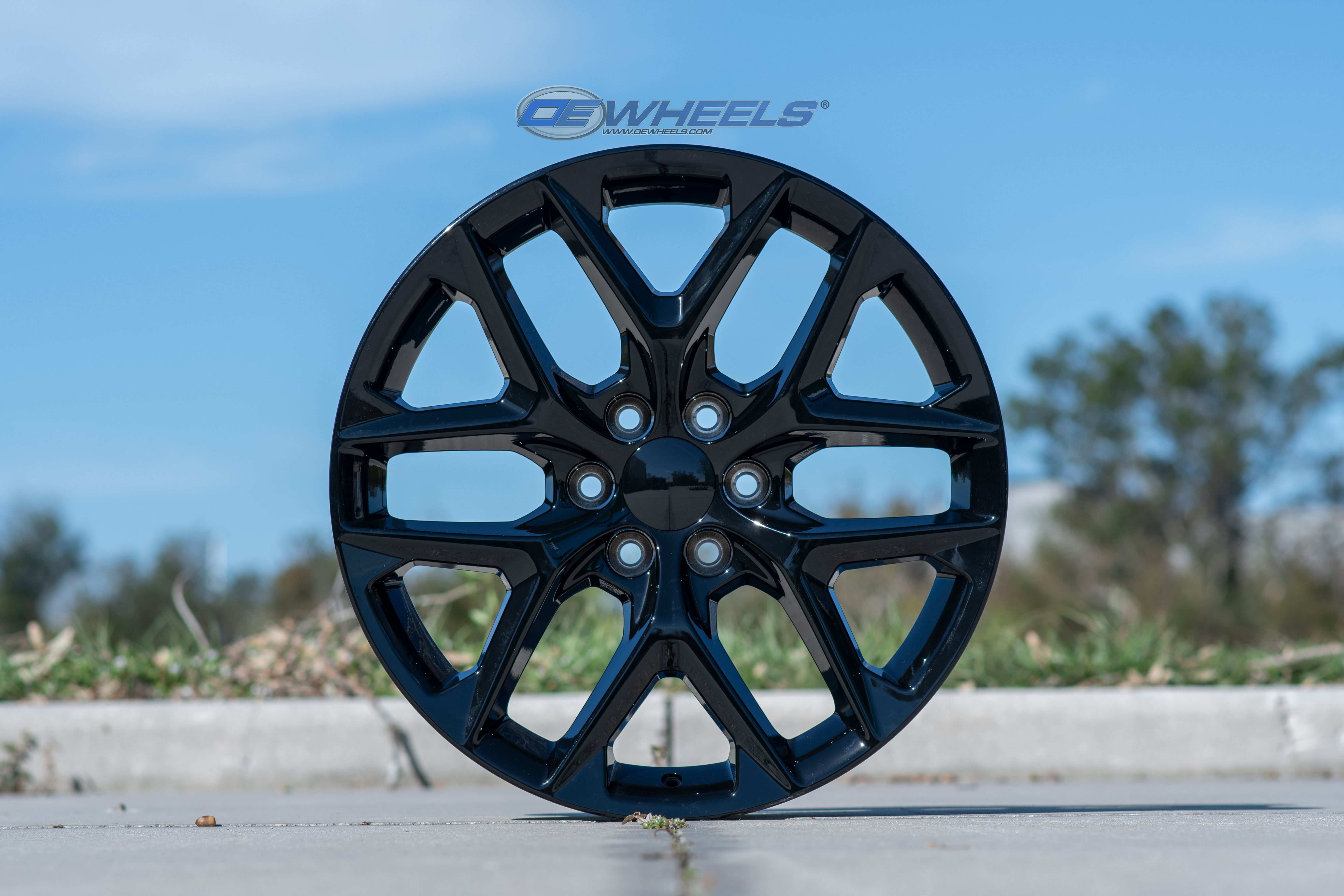 OE Wheels CV62-22090-6550-28B 22" Replica fits Chevrolet Silverado Gloss Black