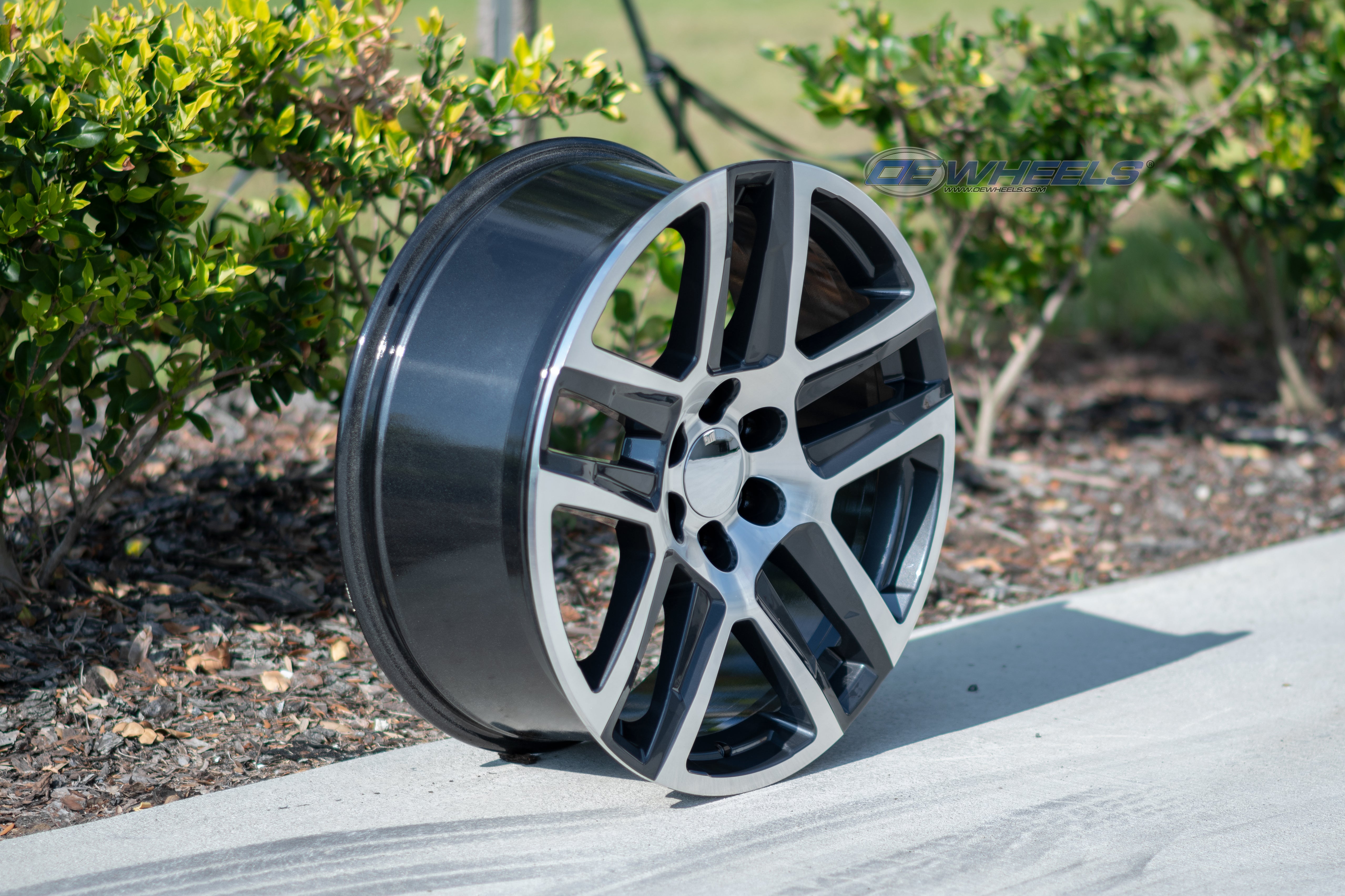 OE Wheels CV63-22090-6550-28MG 22" Replica fits Chevy Silverado 1500 Gunmetal