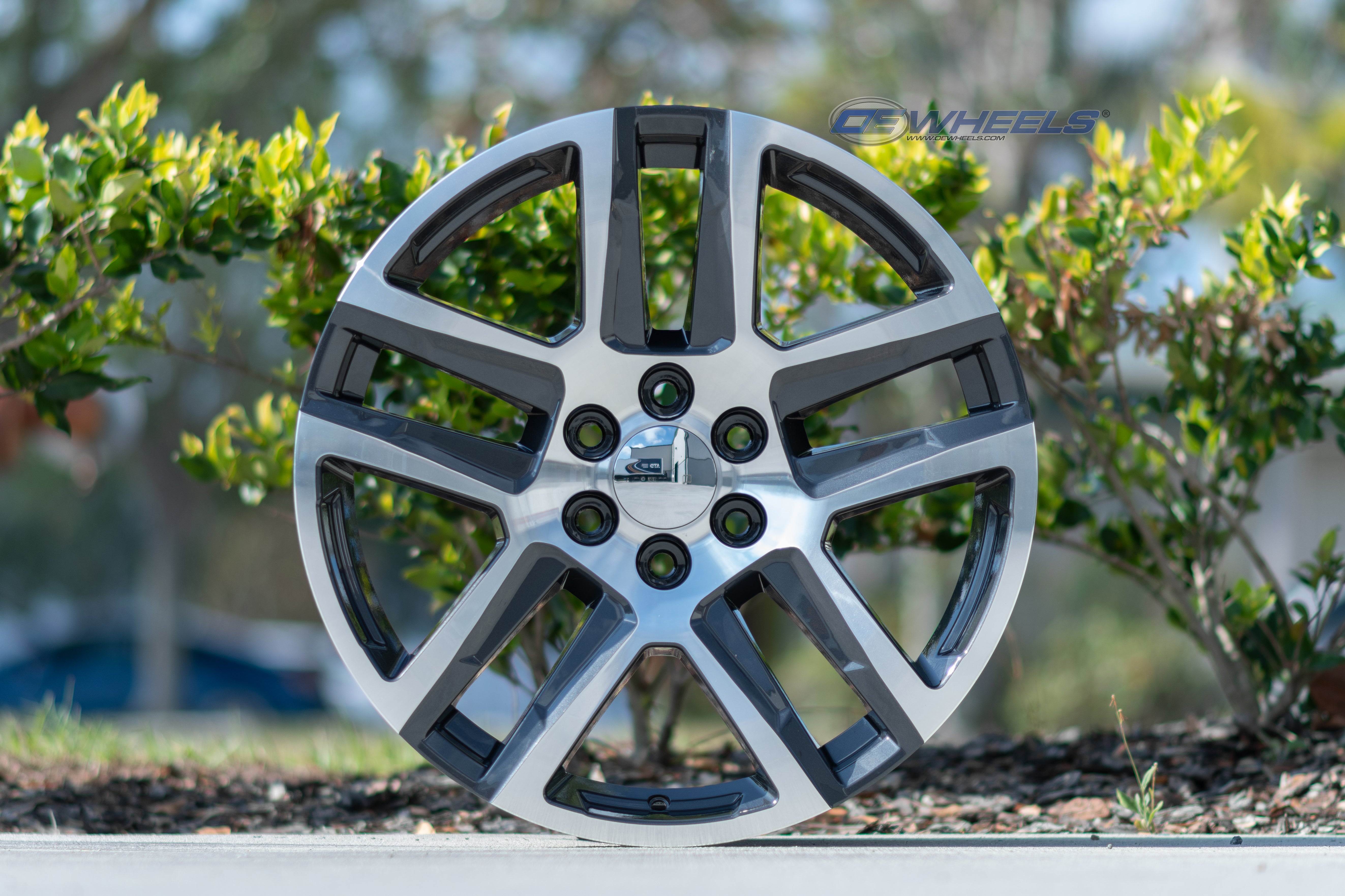 OE Wheels CV63-20090-6550-28MG 20" Replica fits Chevy Silverado 1500 Gunmetal